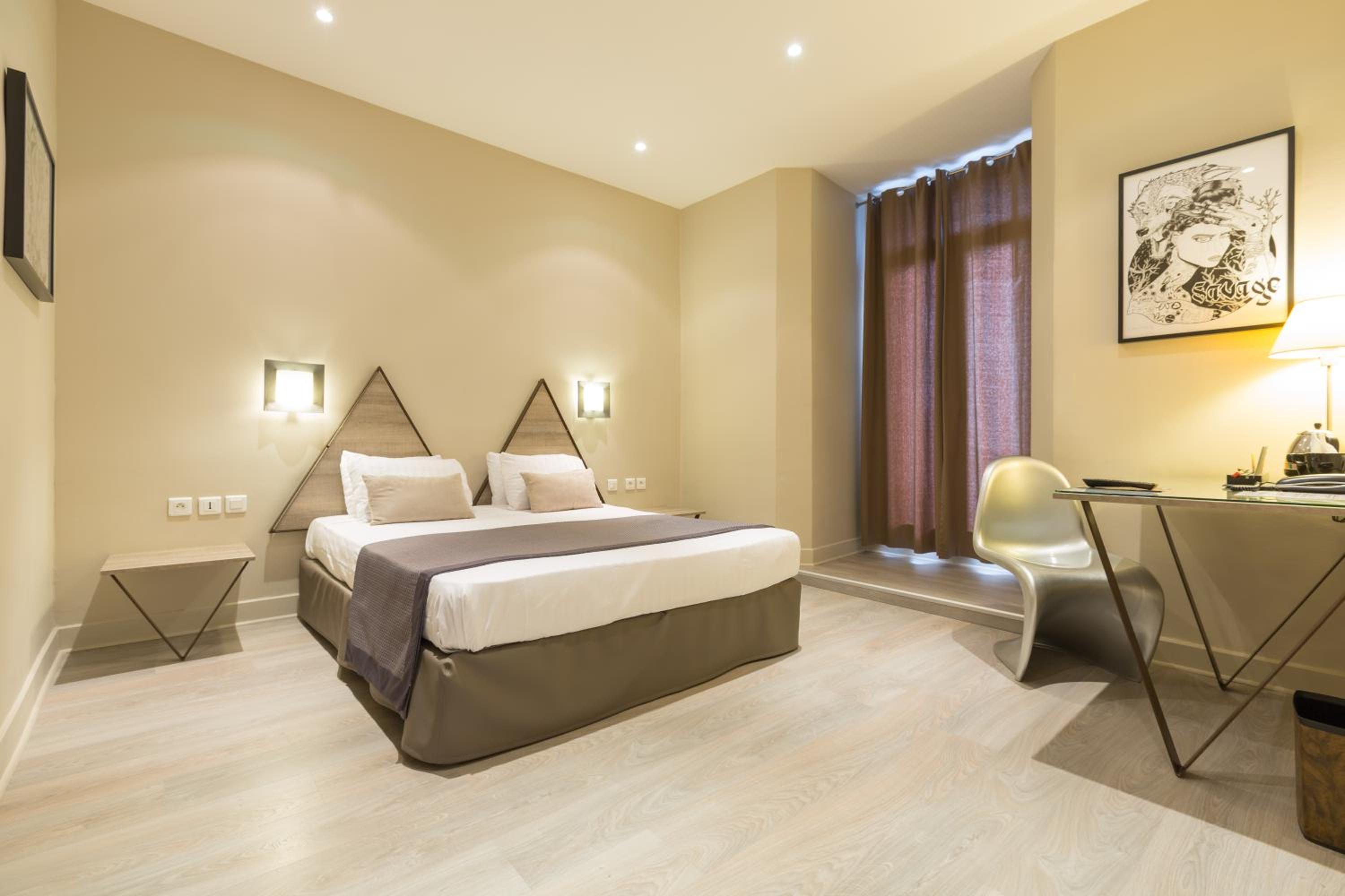 Double Room with Street View - Photo 1