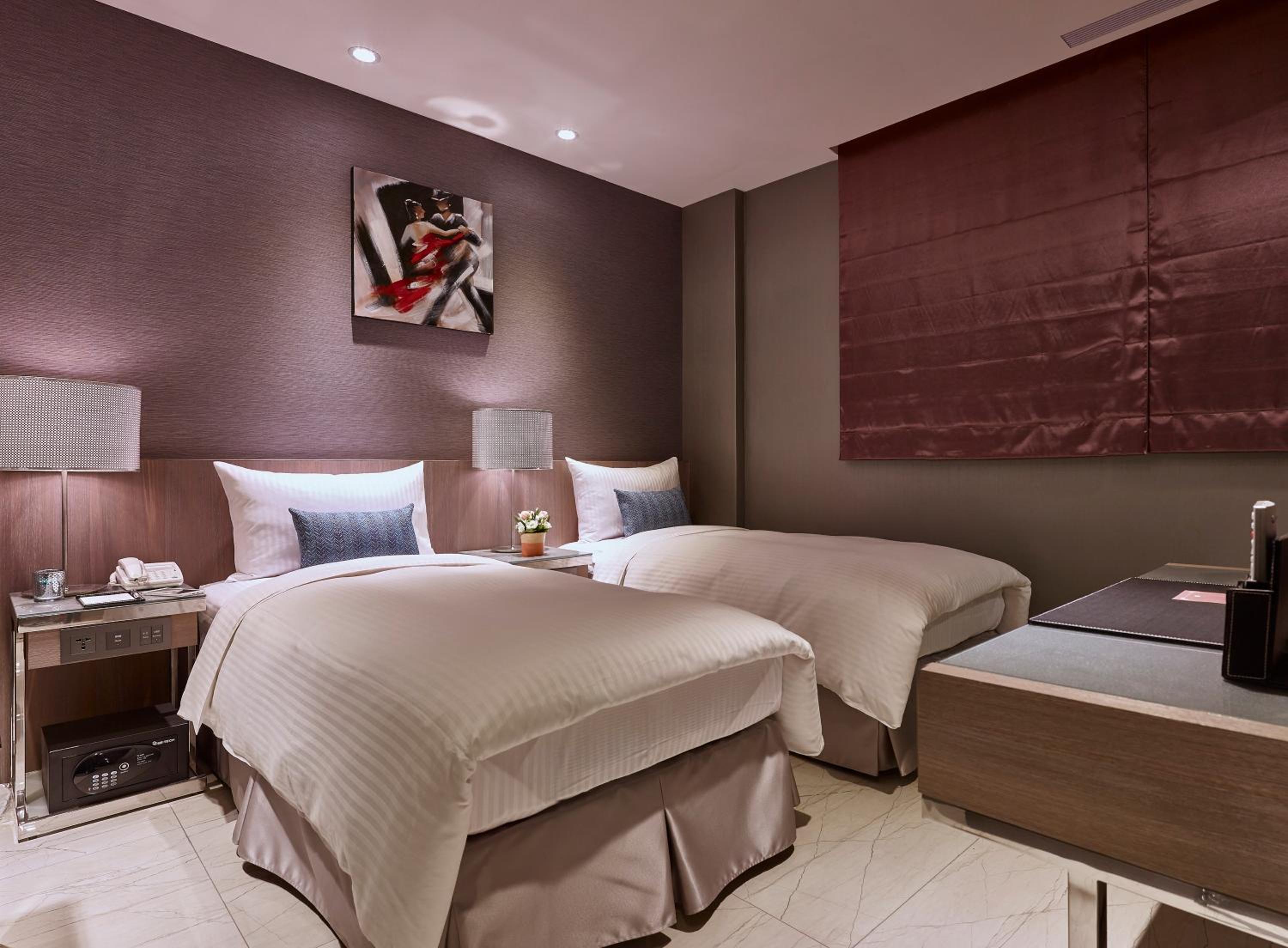 Adjoining Twin Room photo 2