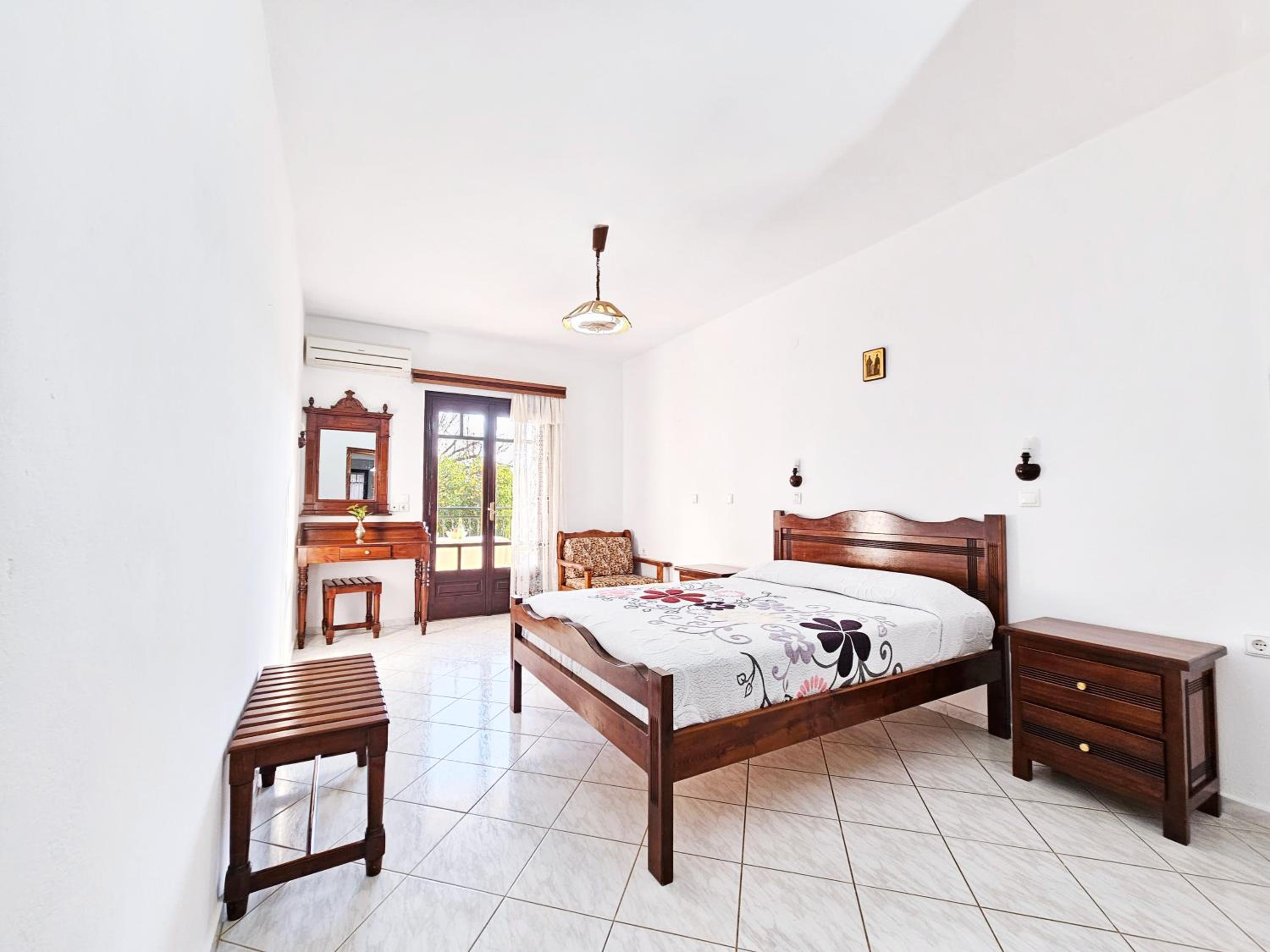 Apartment - Ground Floor photo 3