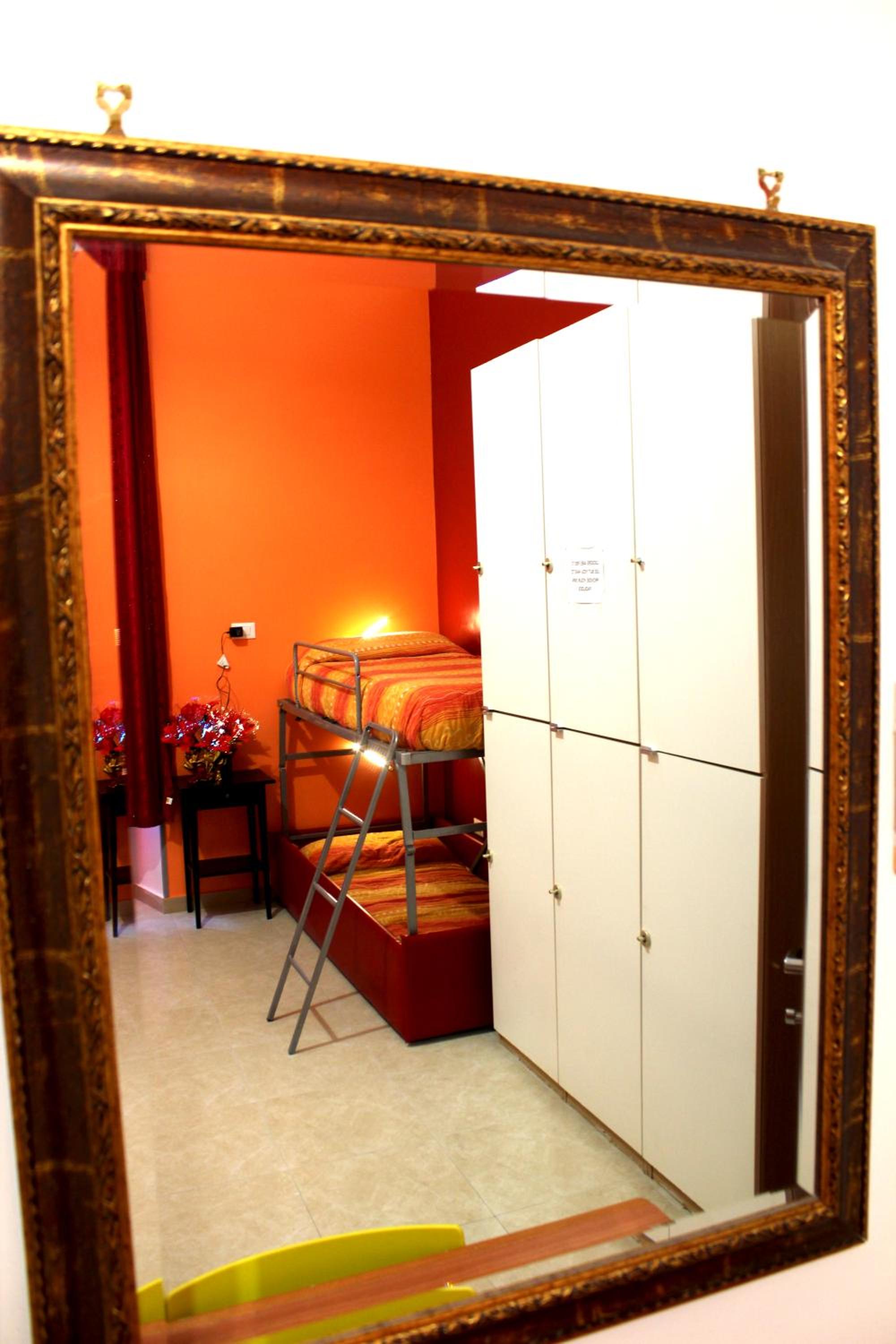 Bed in 6-Bed Mixed Dormitory Room photo 1