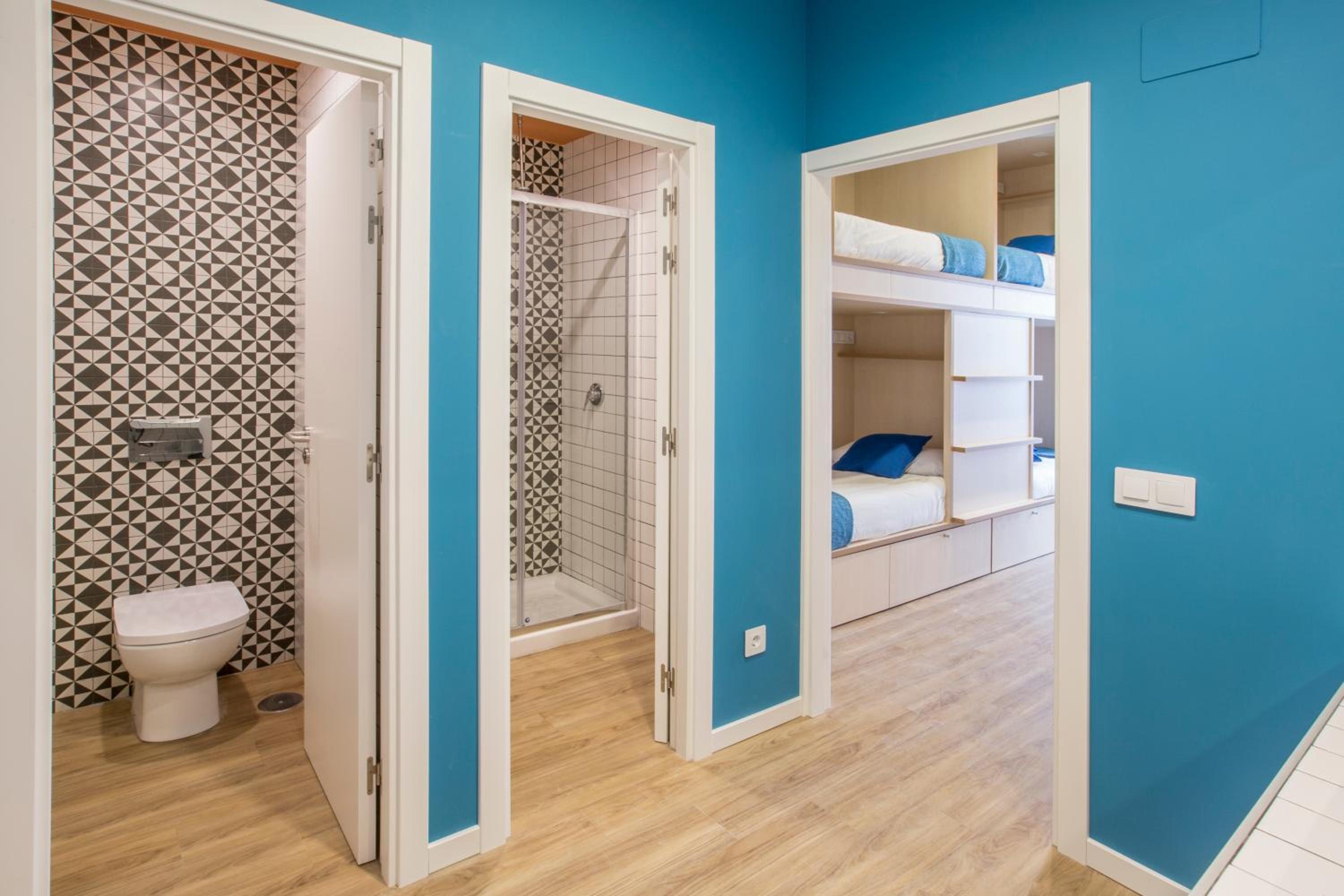 Bed in 6-Bed Female Dormitory Room photo 2