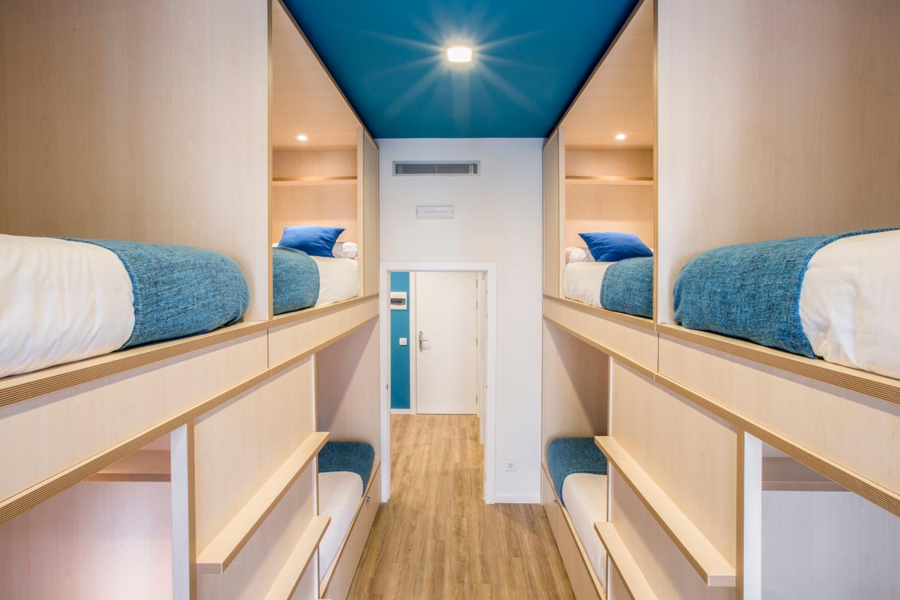 Cama en Dormitorio Mixto de 10 Camas
