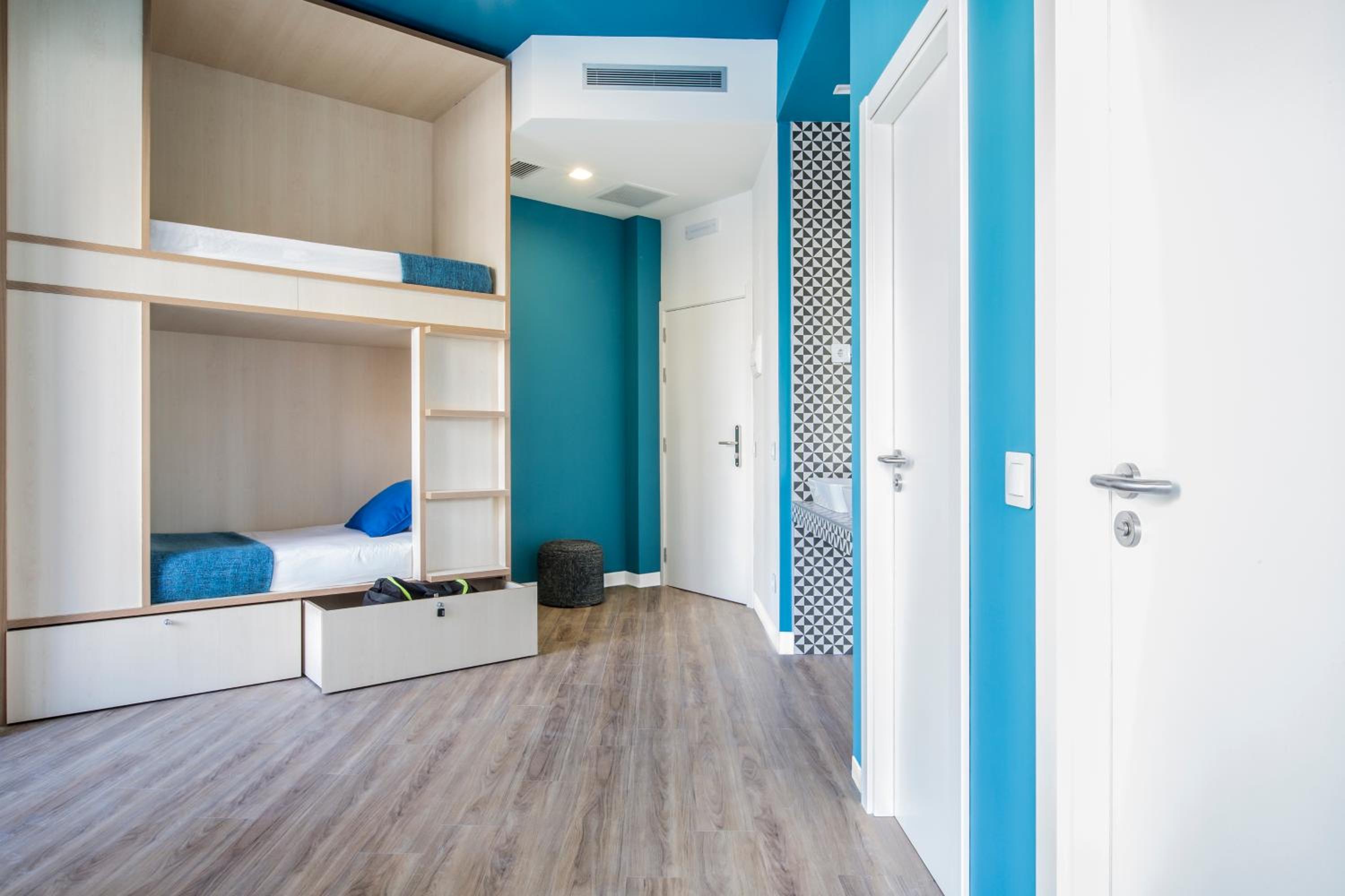 Bed in 4-Bed Mixed Dormitory Room photo 2