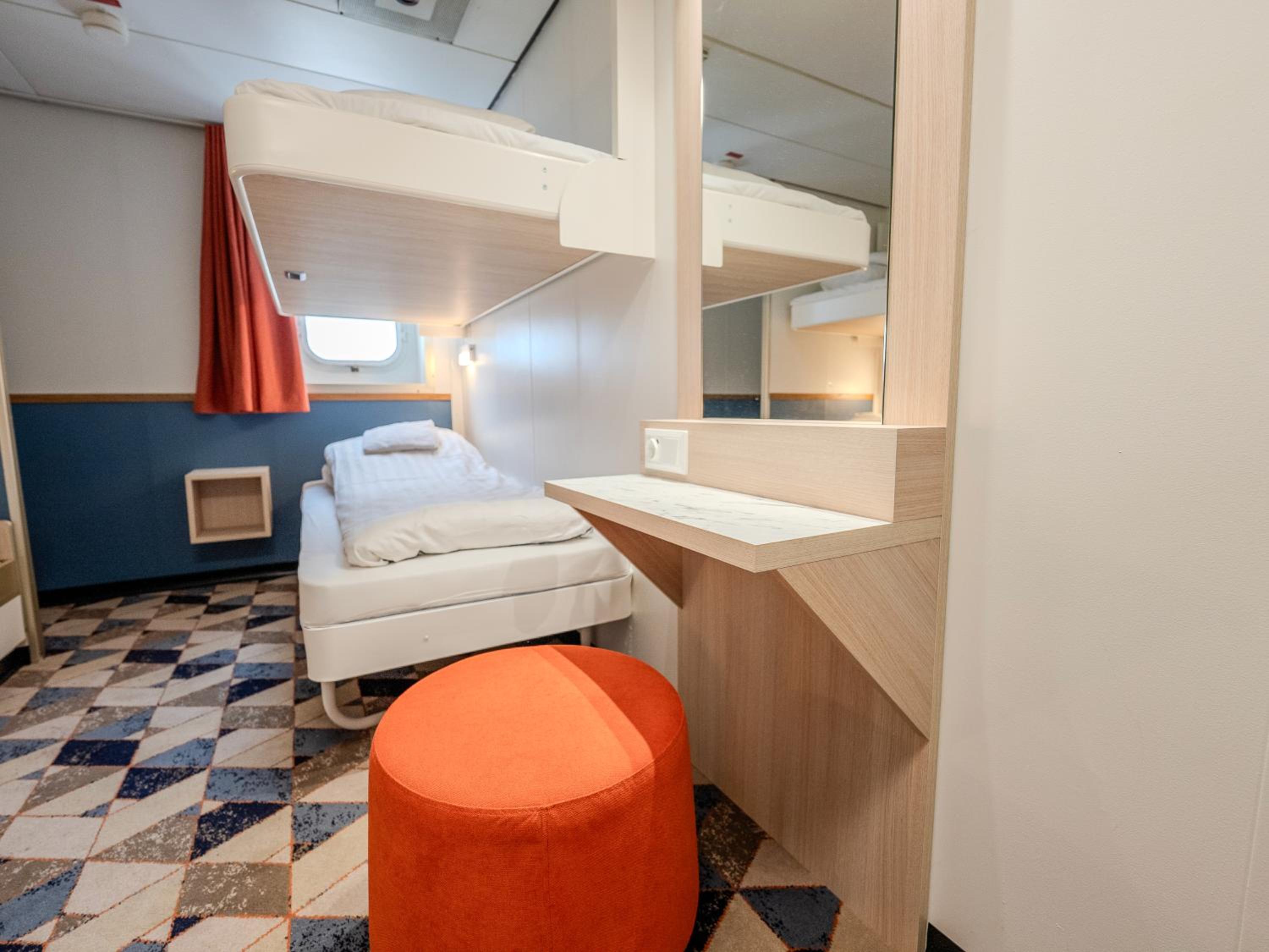 Standard cabin with sea view, 4-berth
