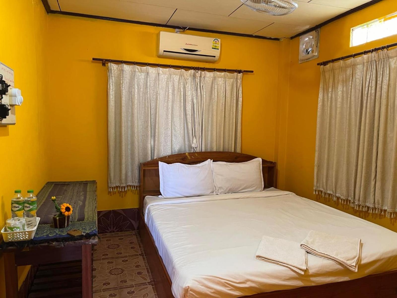 Standard Twin Room with Shared Bathroom photo 3