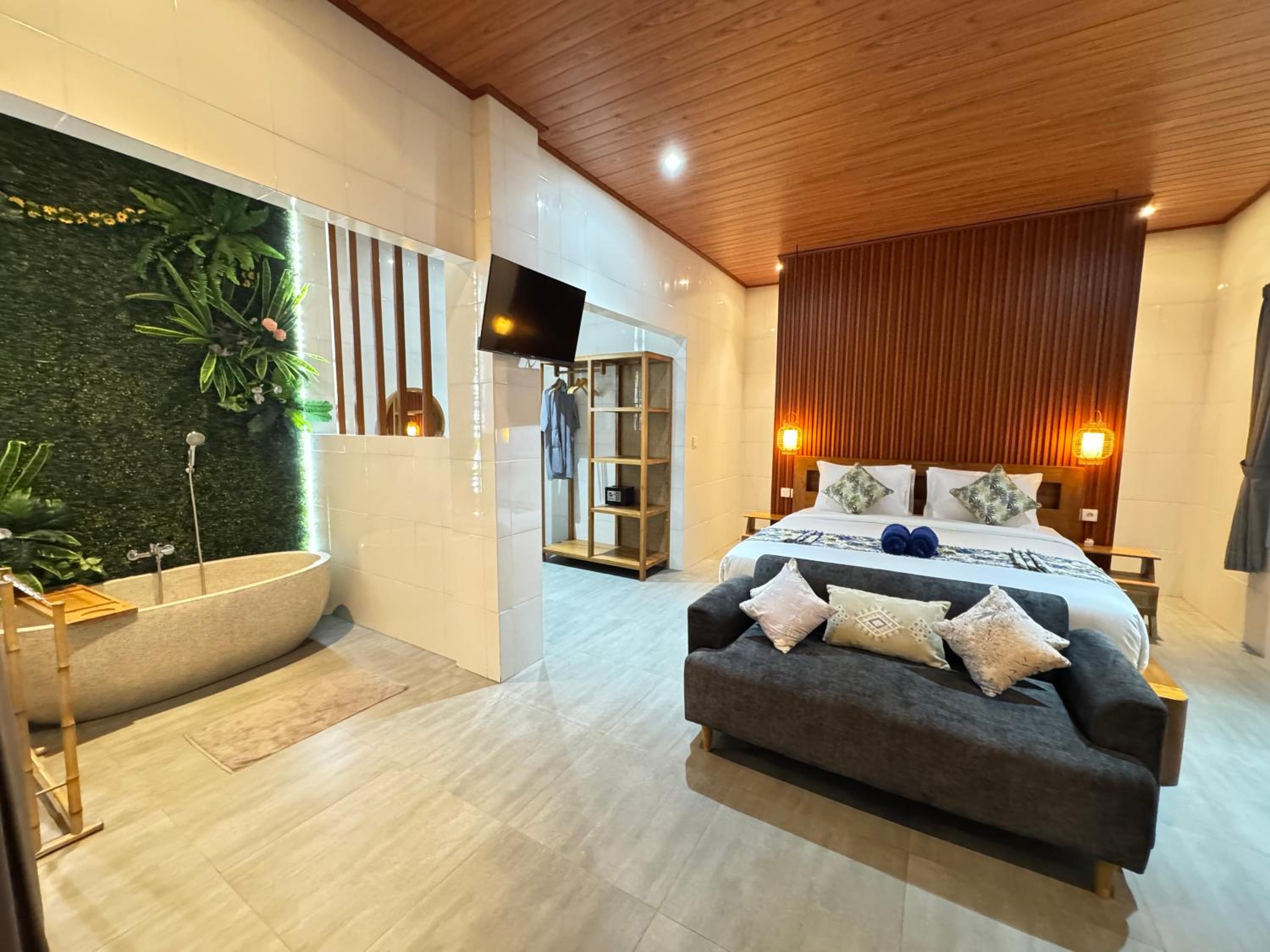 Deluxe King Room