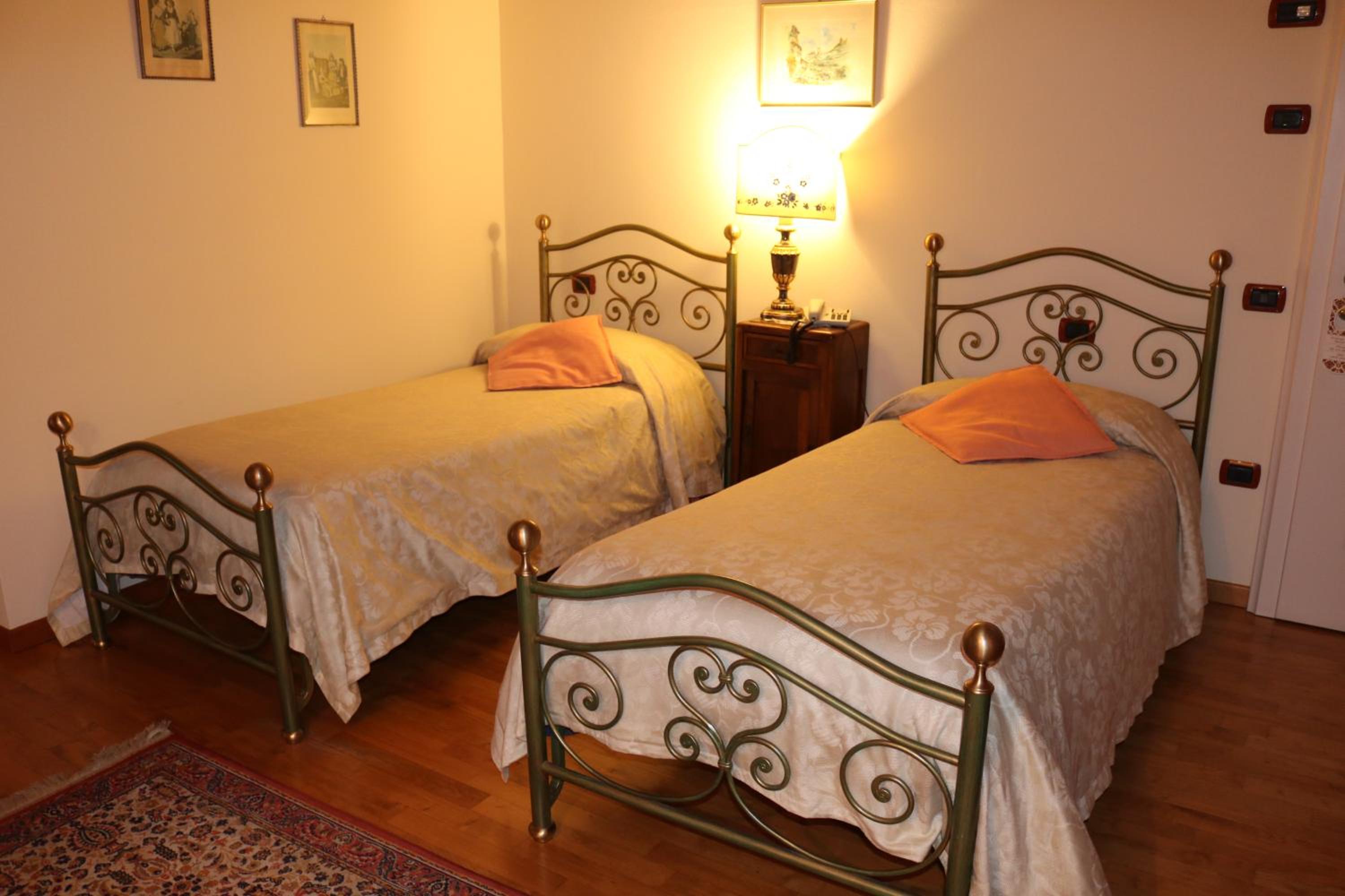 Standard Double or Twin Room - Photo 4