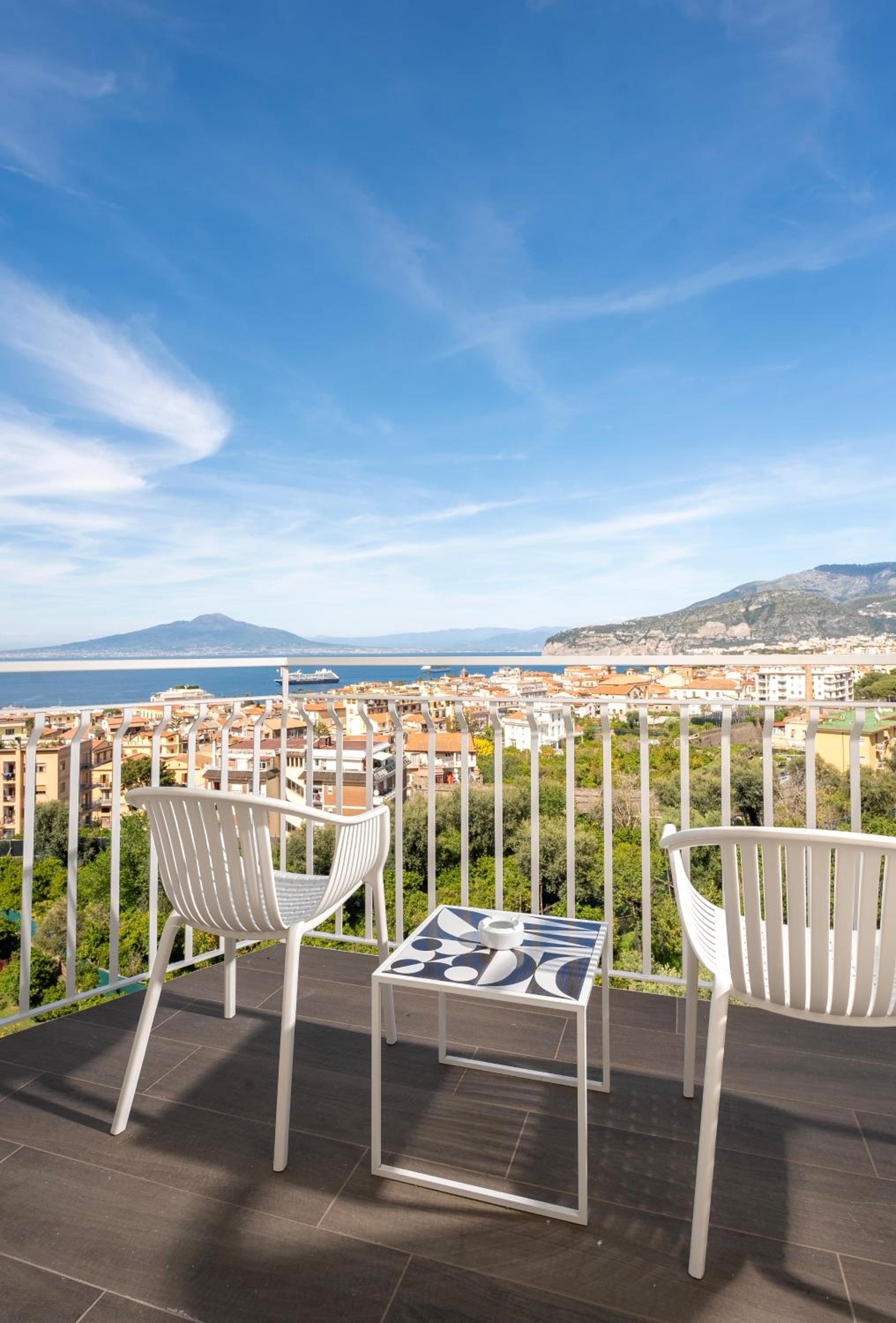 Deluxe Double or Twin Room with Sea View - Photo 6