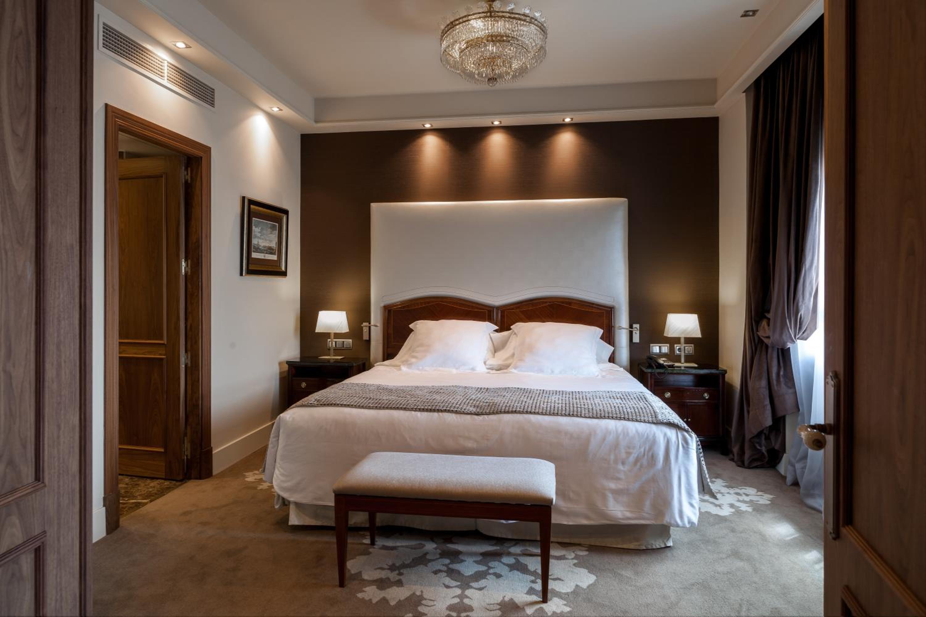 Suite - The Wellington Club  - Photo 8