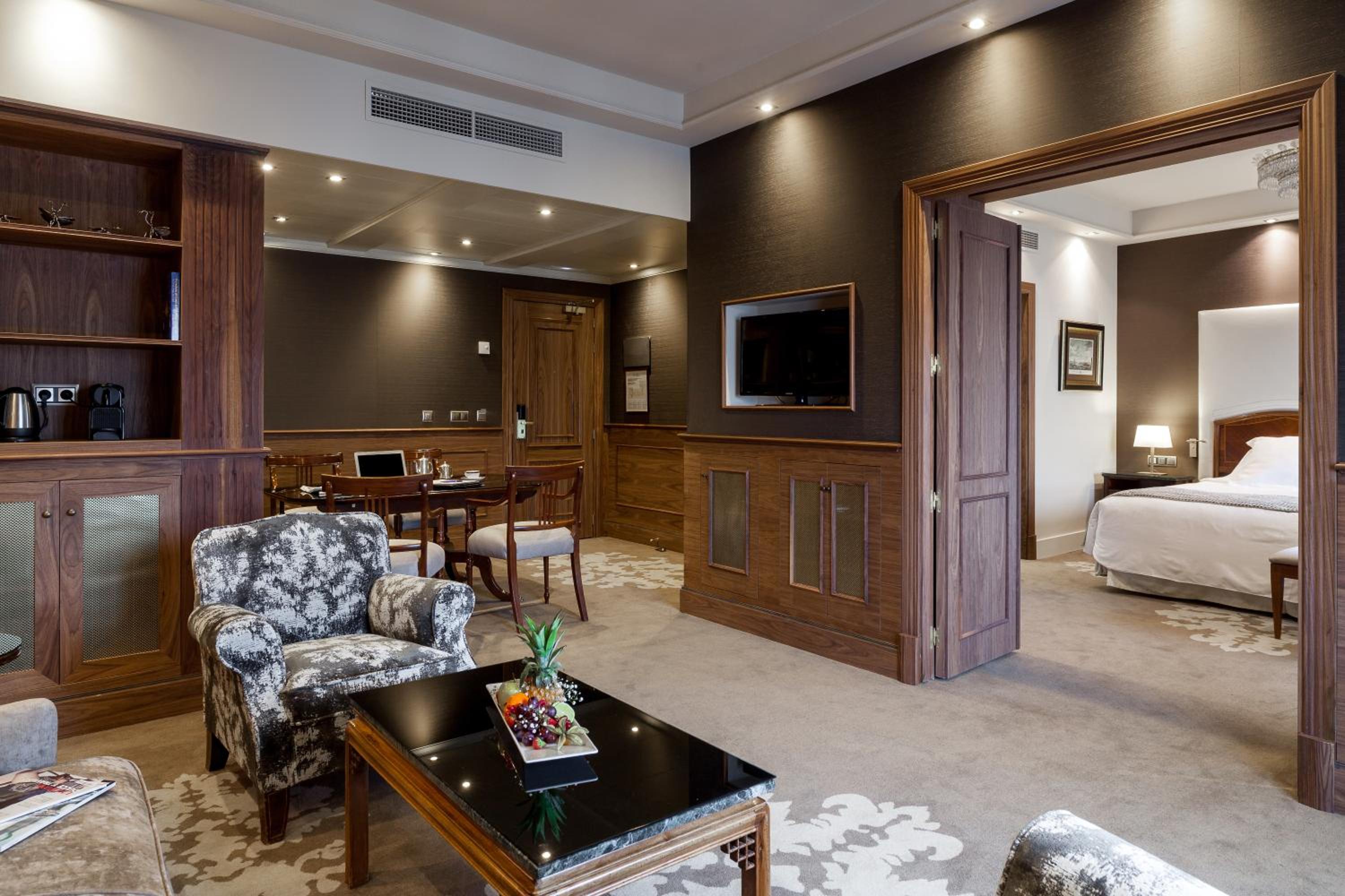 Suite - The Wellington Club  - Photo 9