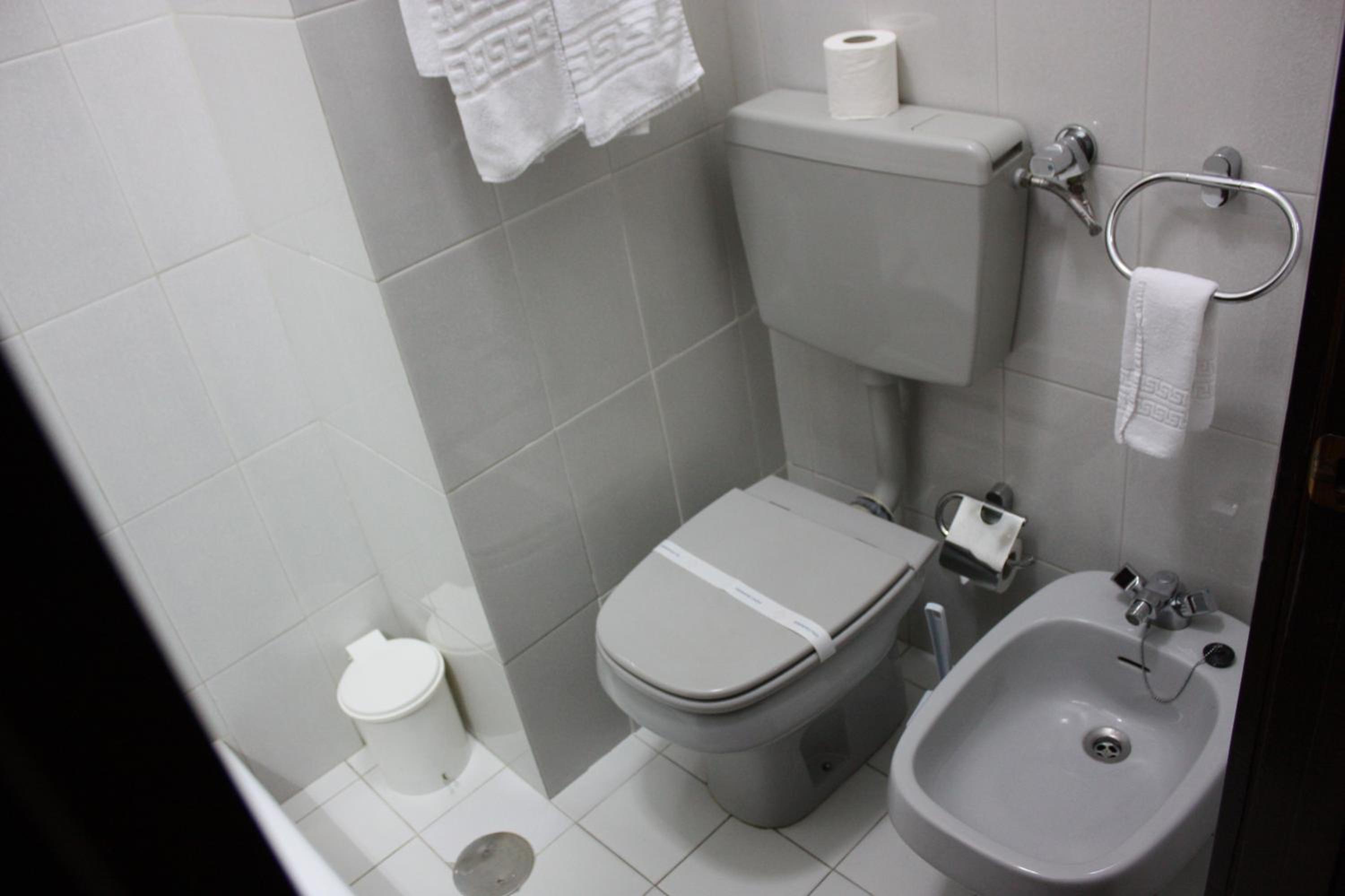 Standard Double or Twin Room - Photo 4