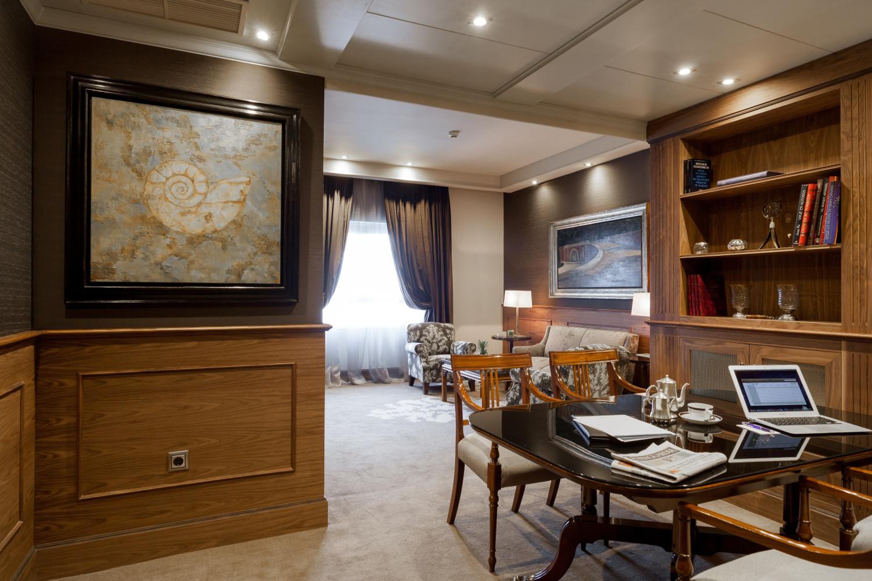 Suite - The Wellington Club  - Photo 10