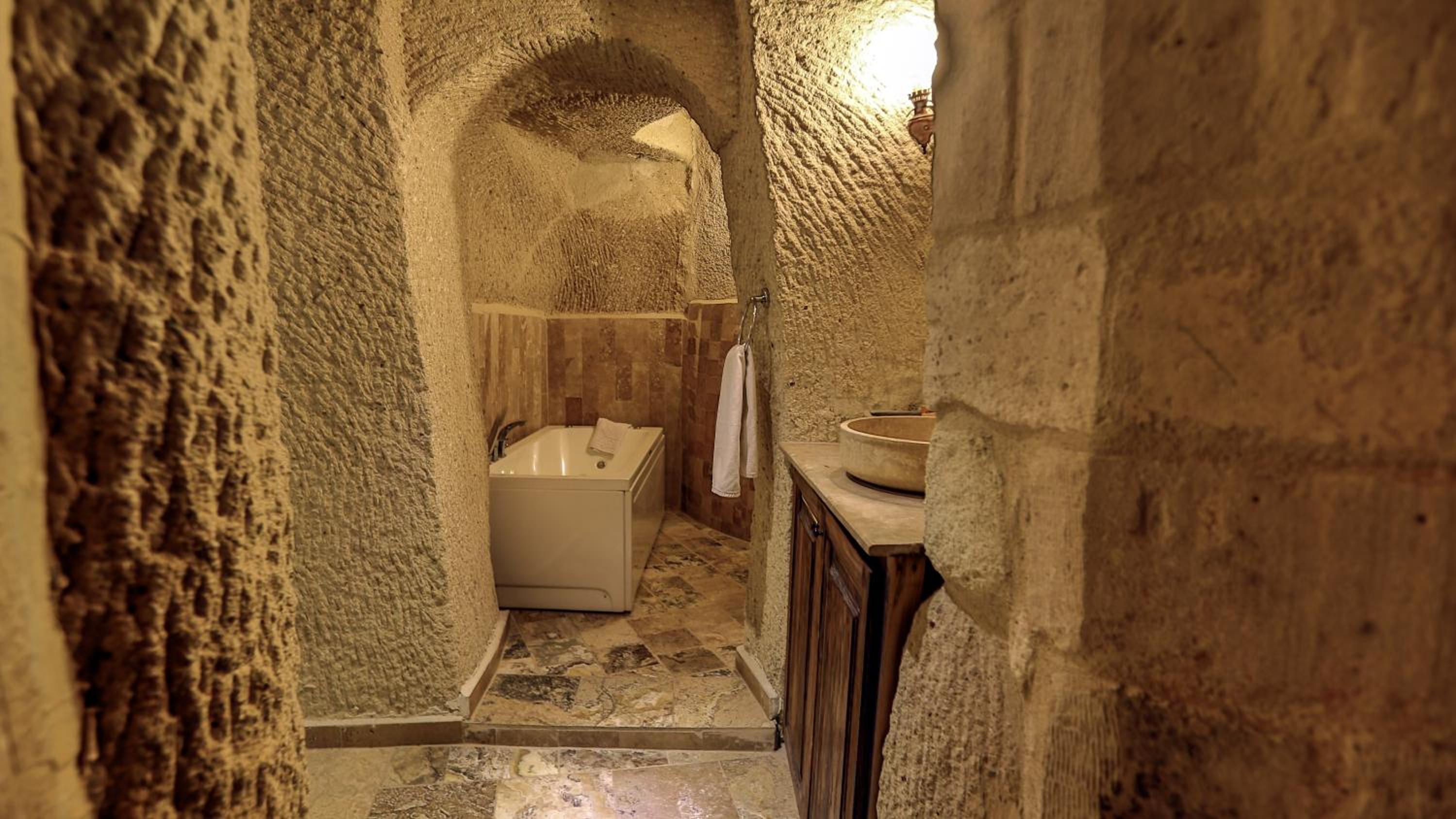 Deluxe Cave Family Suite photo 3