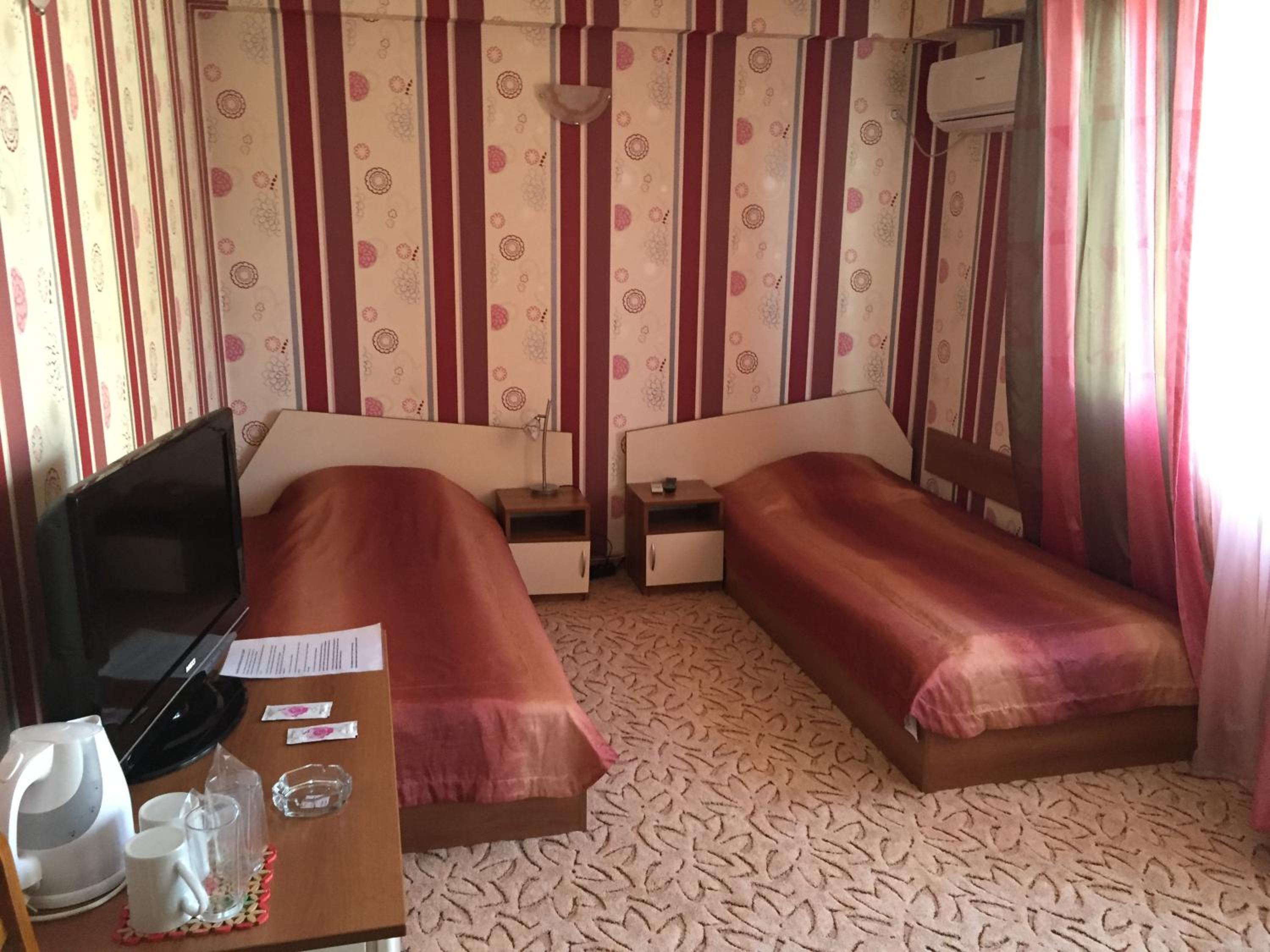 Double or Twin Room - Photo 12