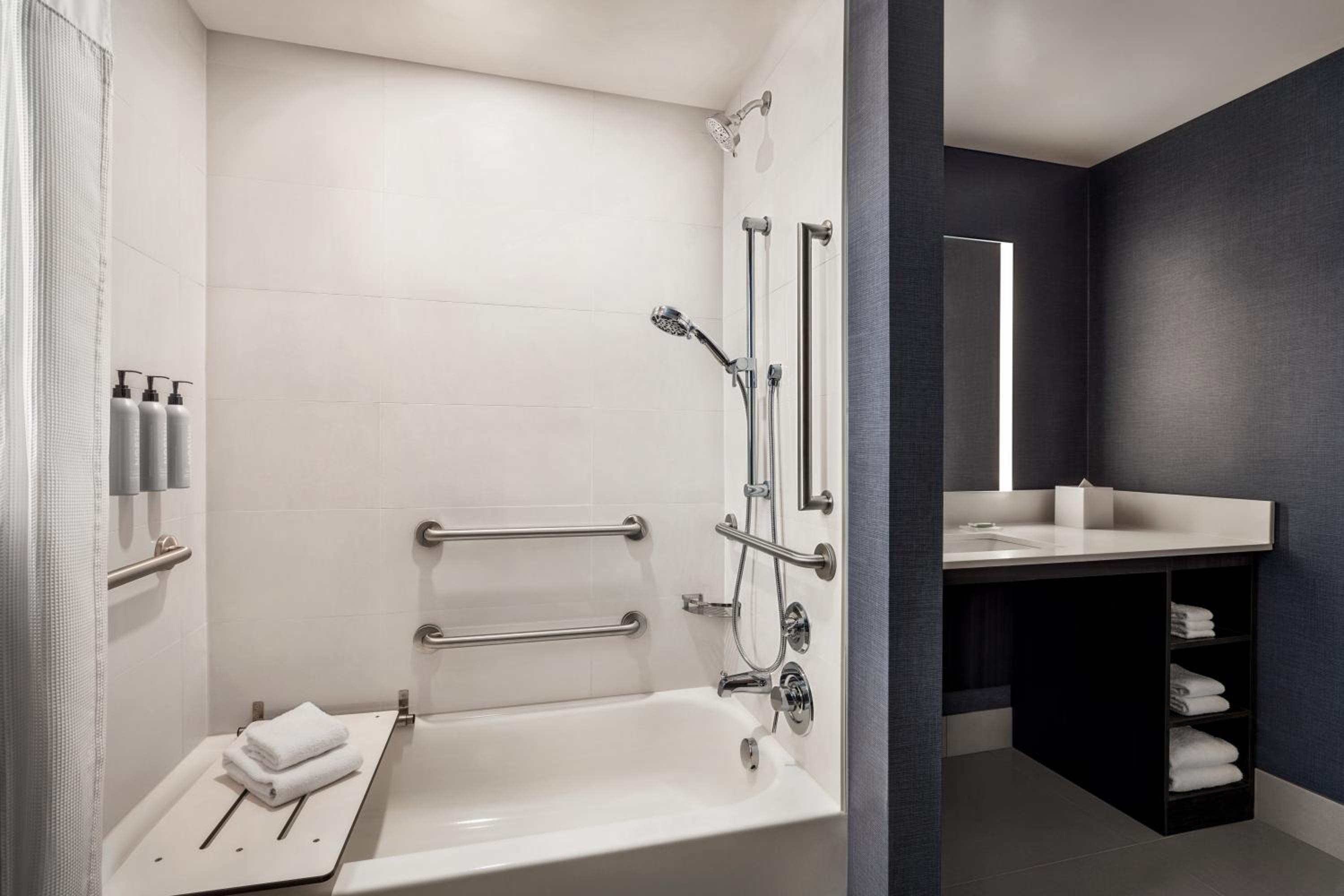 One-Bedroom King Suite with Sofa Bed and Adapted Tub - Mobility Accessible photo 3