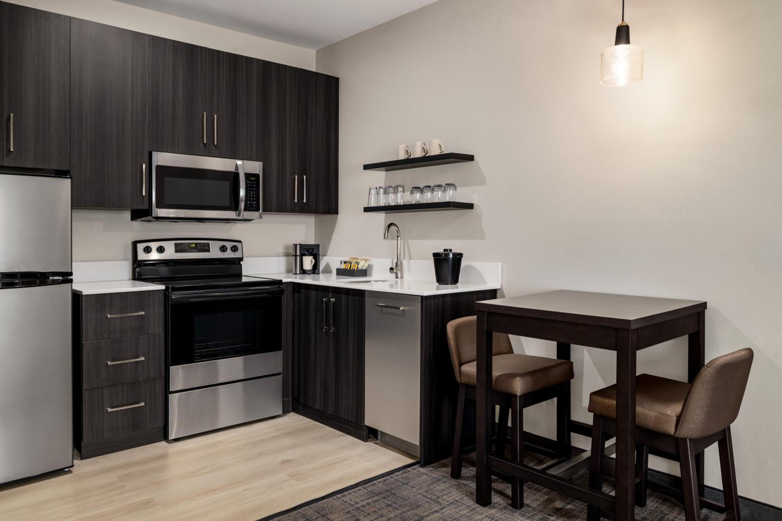 One-Bedroom King Suite with Sofa Bed and Adapted Tub - Mobility Accessible