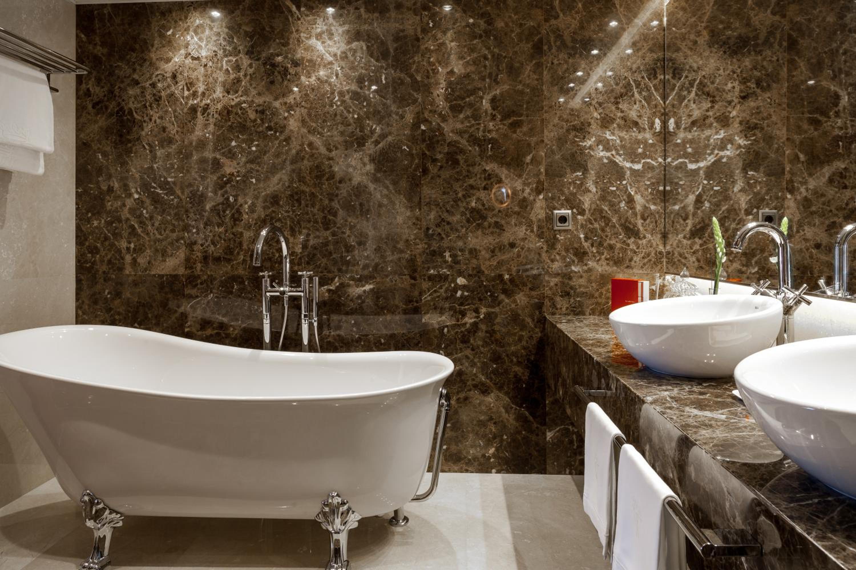 Suite - The Wellington Club  - Photo 11