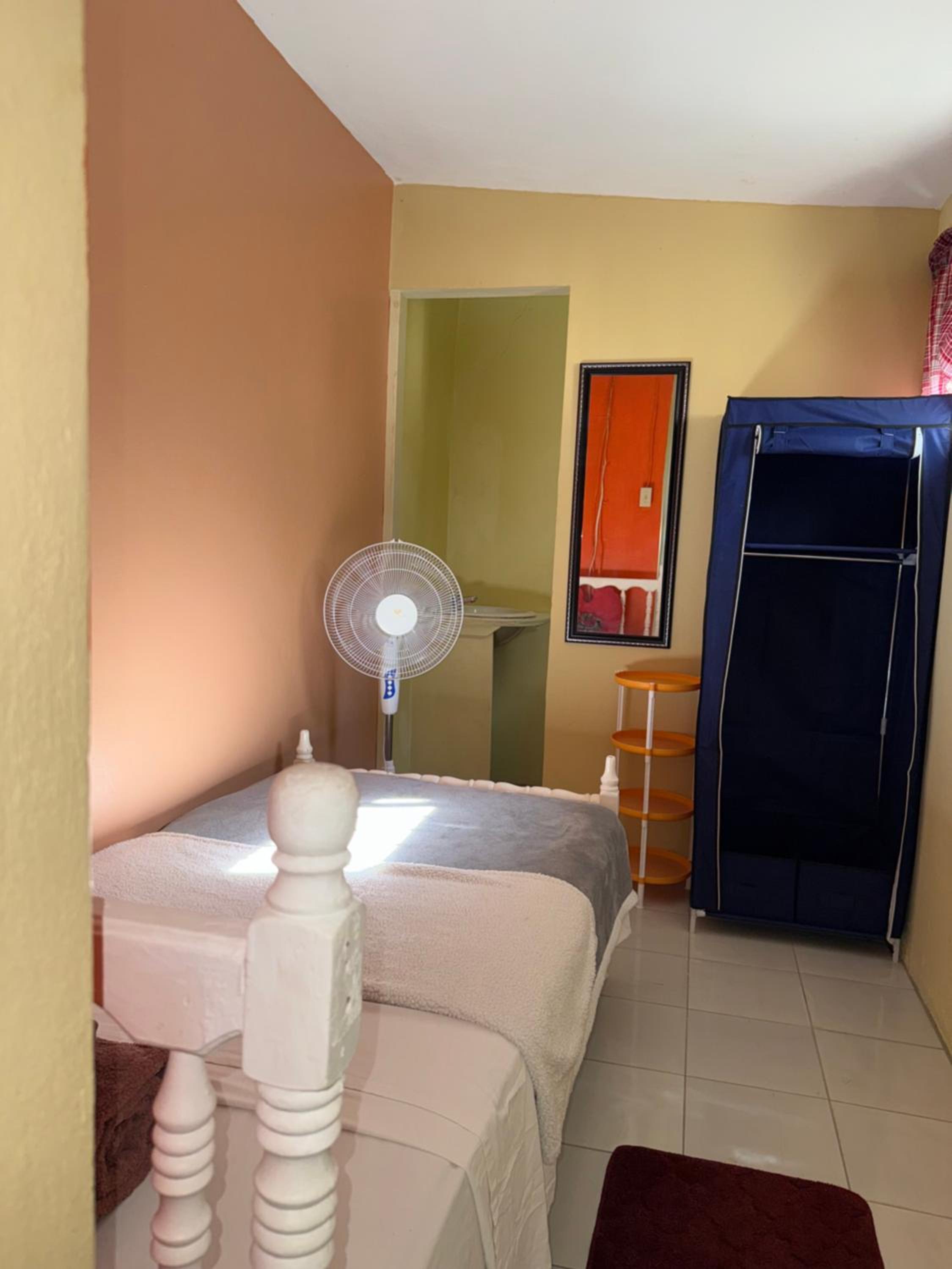 Small Single Room photo 2