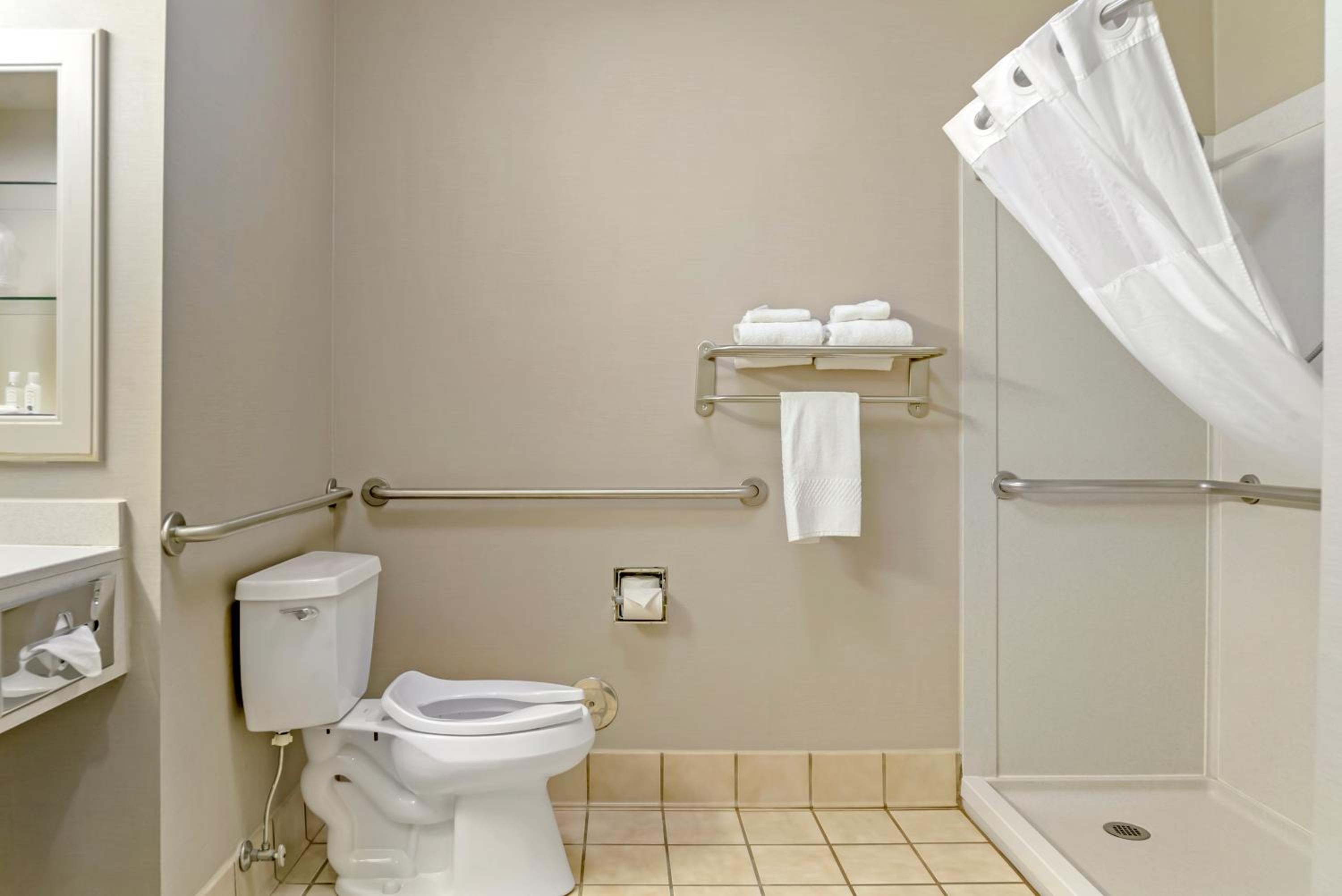 Superior King Room - Non-Smoking - Photo 4