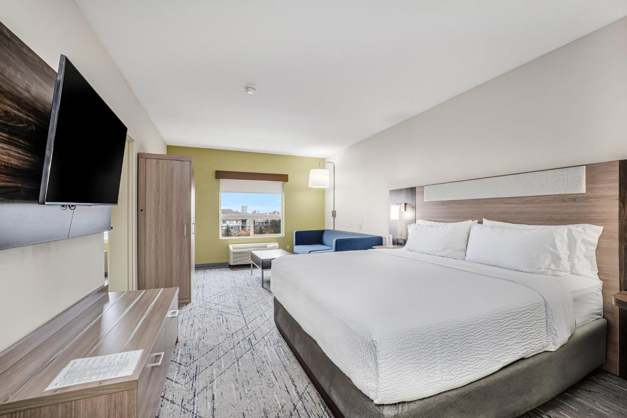 King Suite with Sofa Bed - Photo 2