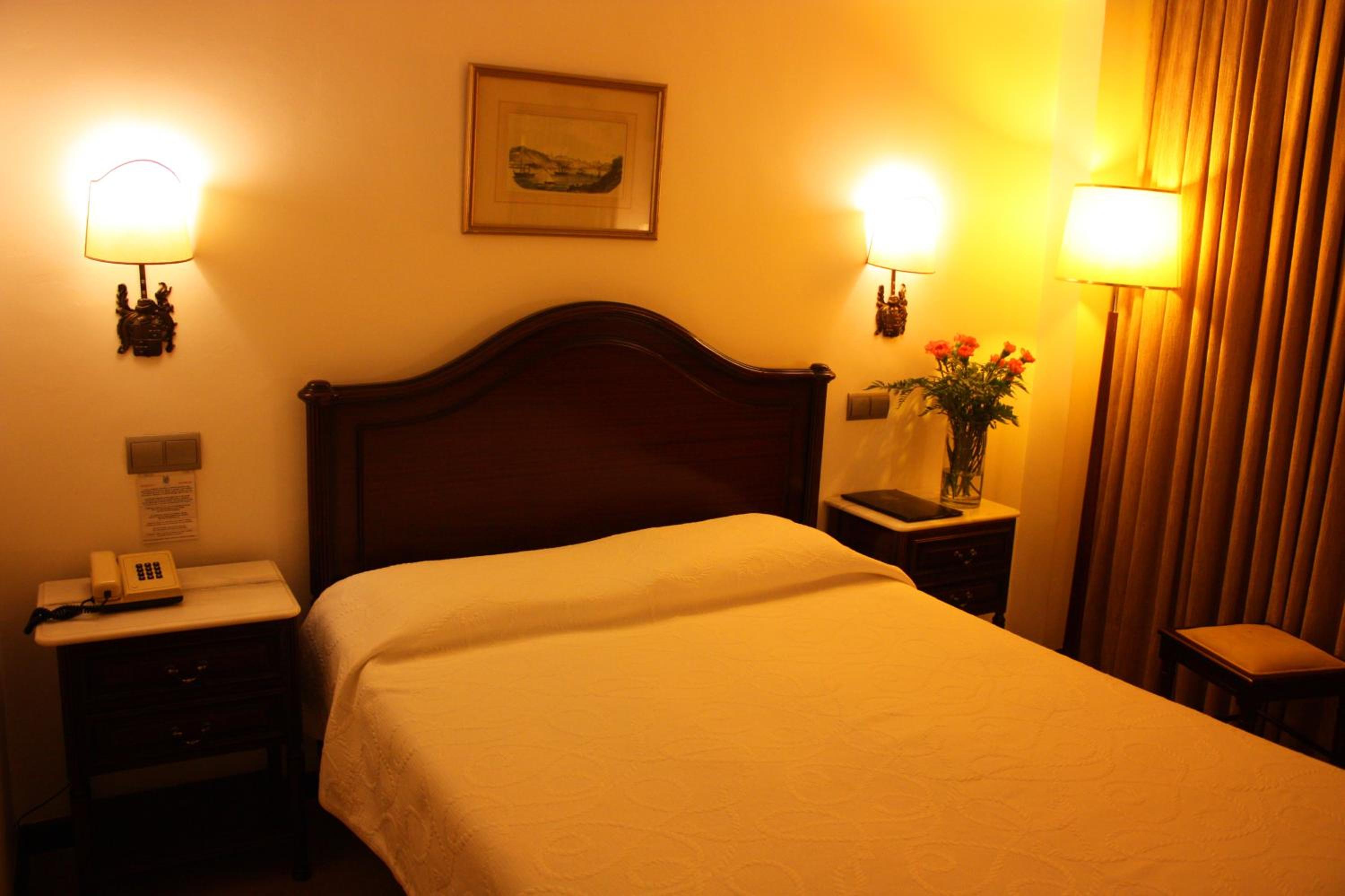 Standard Double or Twin Room - Photo 1