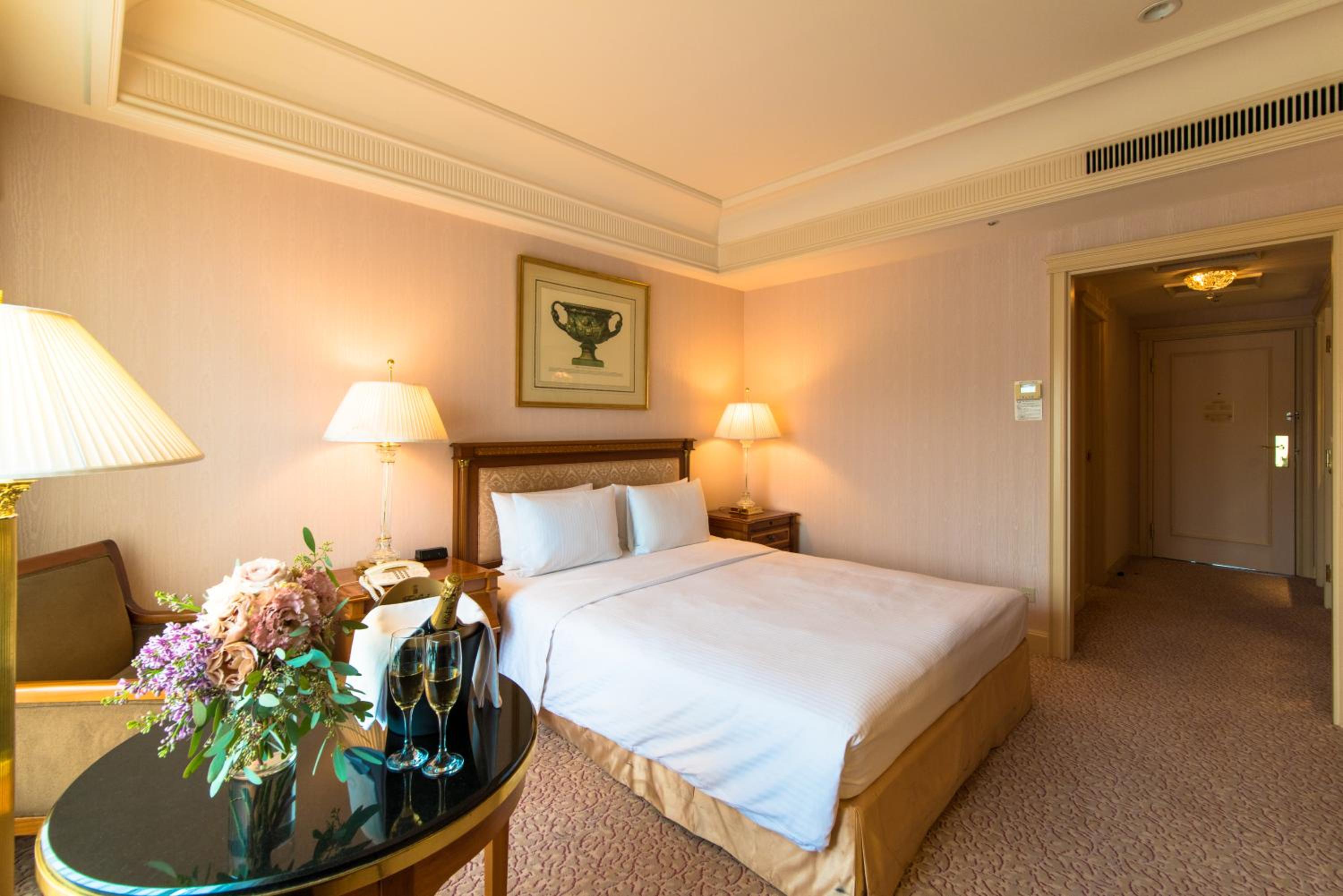 Deluxe Double Room with Late Check-in 16:00 and Early Check-out 10:00 - Non-Smoking