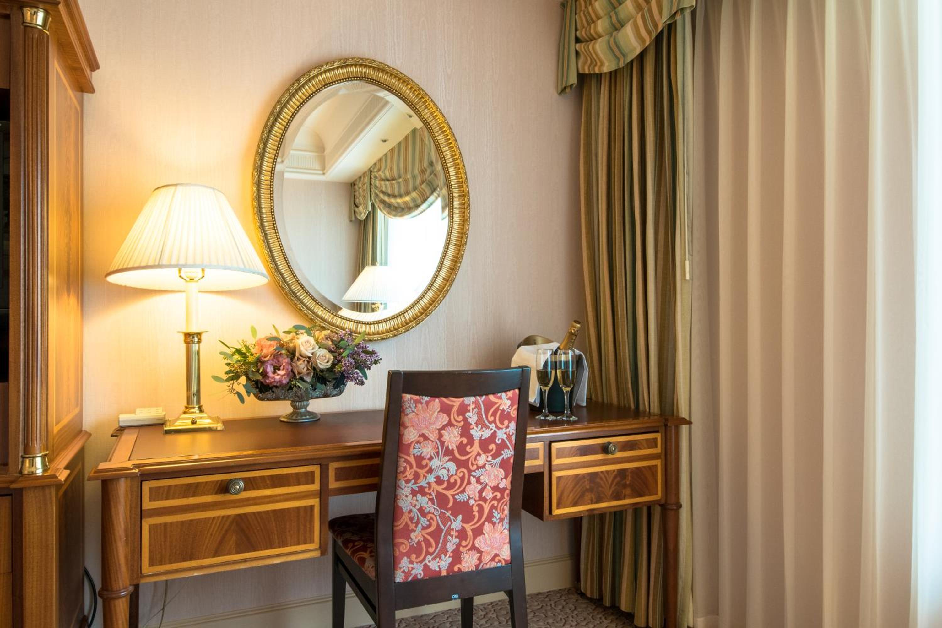 Deluxe Double Room with Late Check-in 16:00 and Early Check-out 10:00 - Non-Smoking