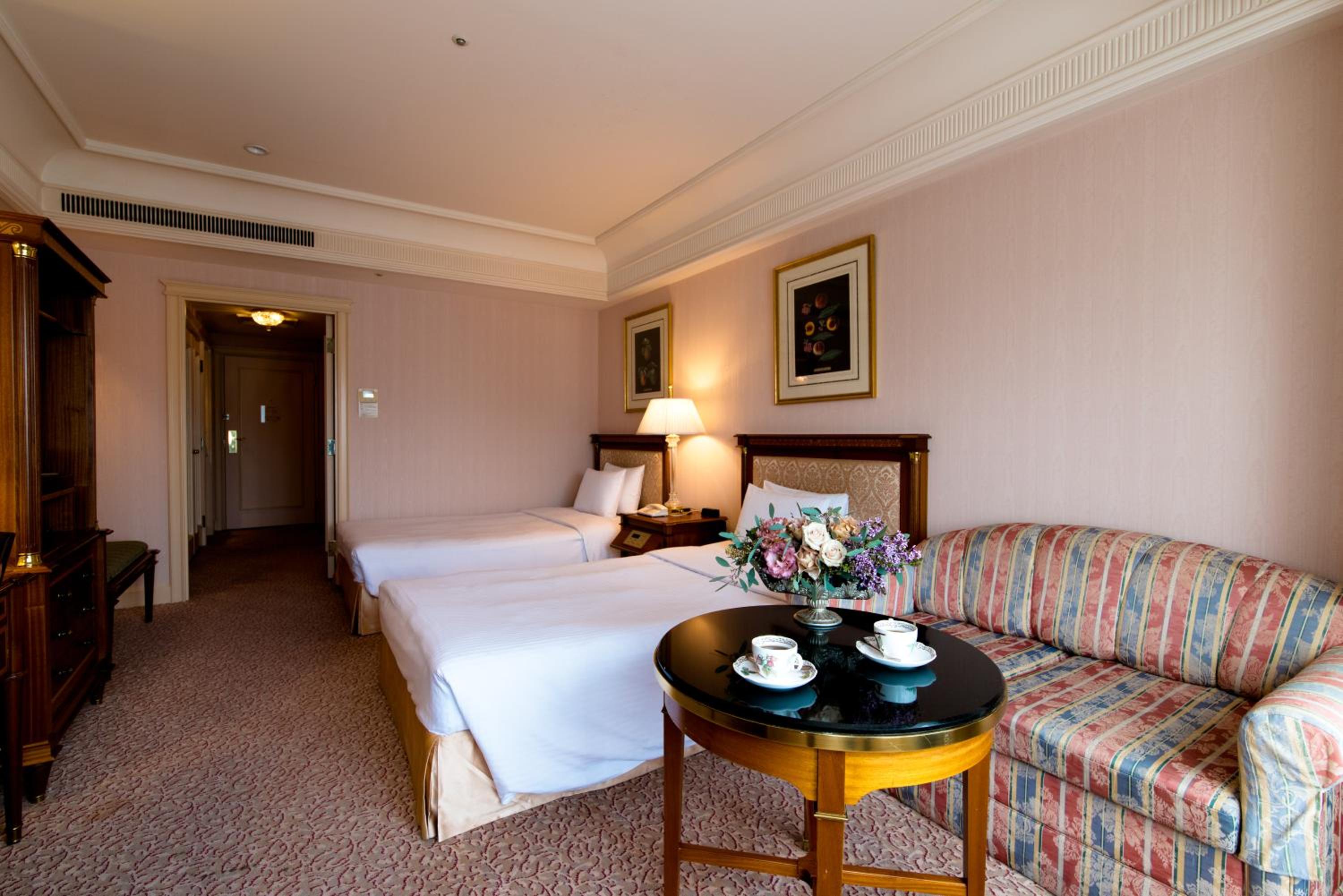 Luxury Twin Room with Late Check-in 16:00 and Early Check-out 10:00 - Non-Smoking