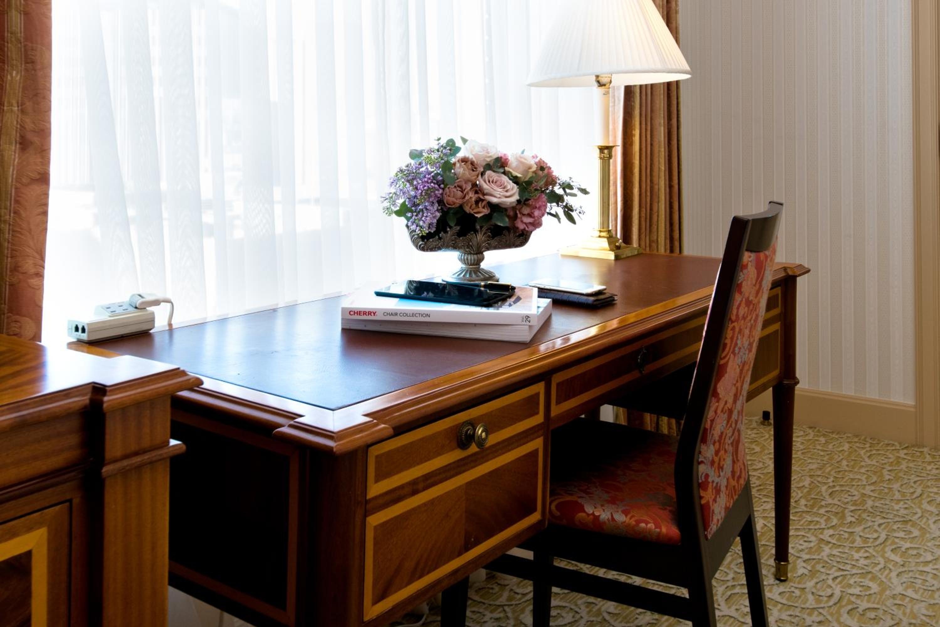 Executive Floor - Standard Double Room - Non-Smoking - Free access to gym & pool with breakfast