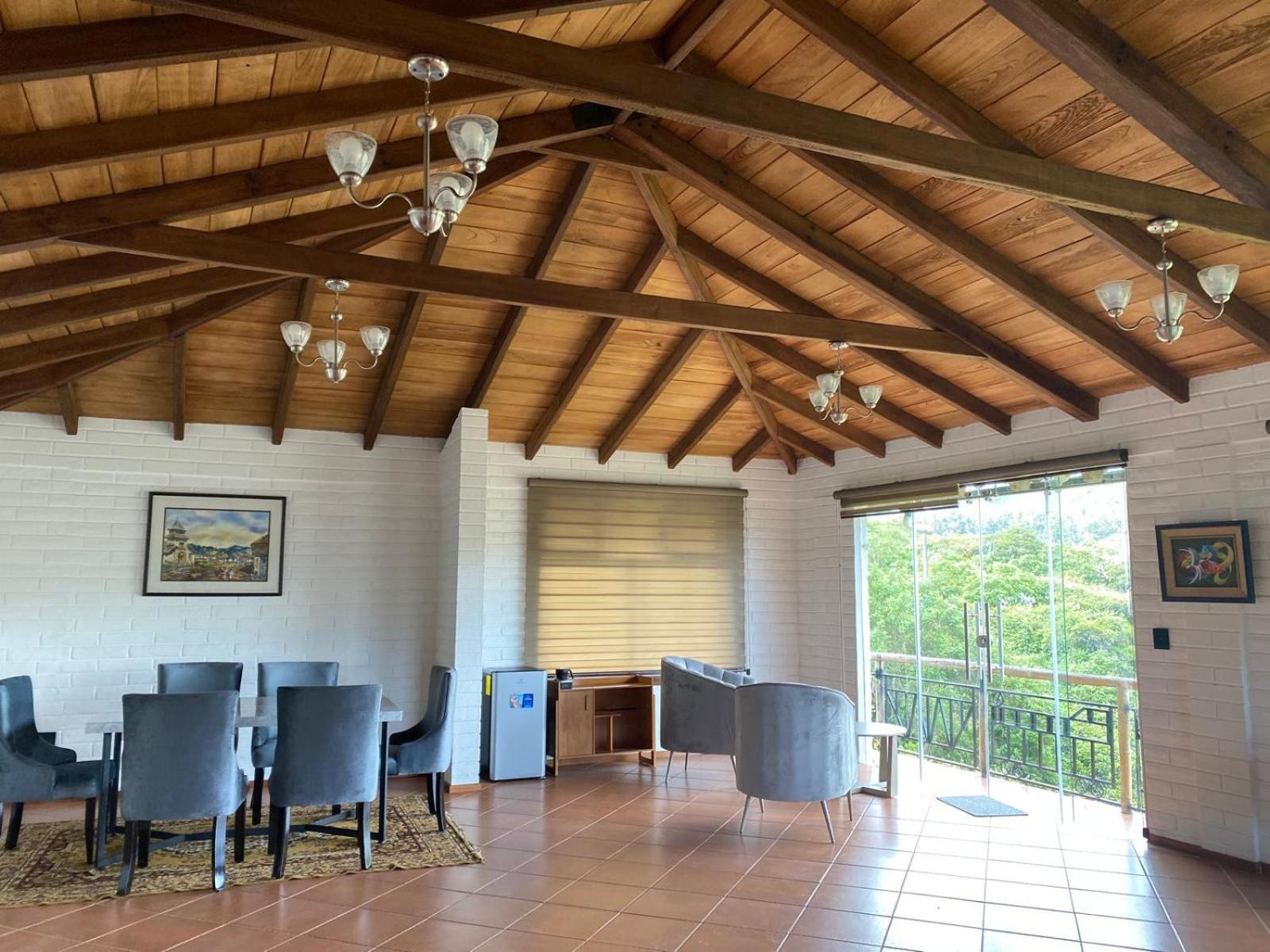 Deluxe King Suite photo 3