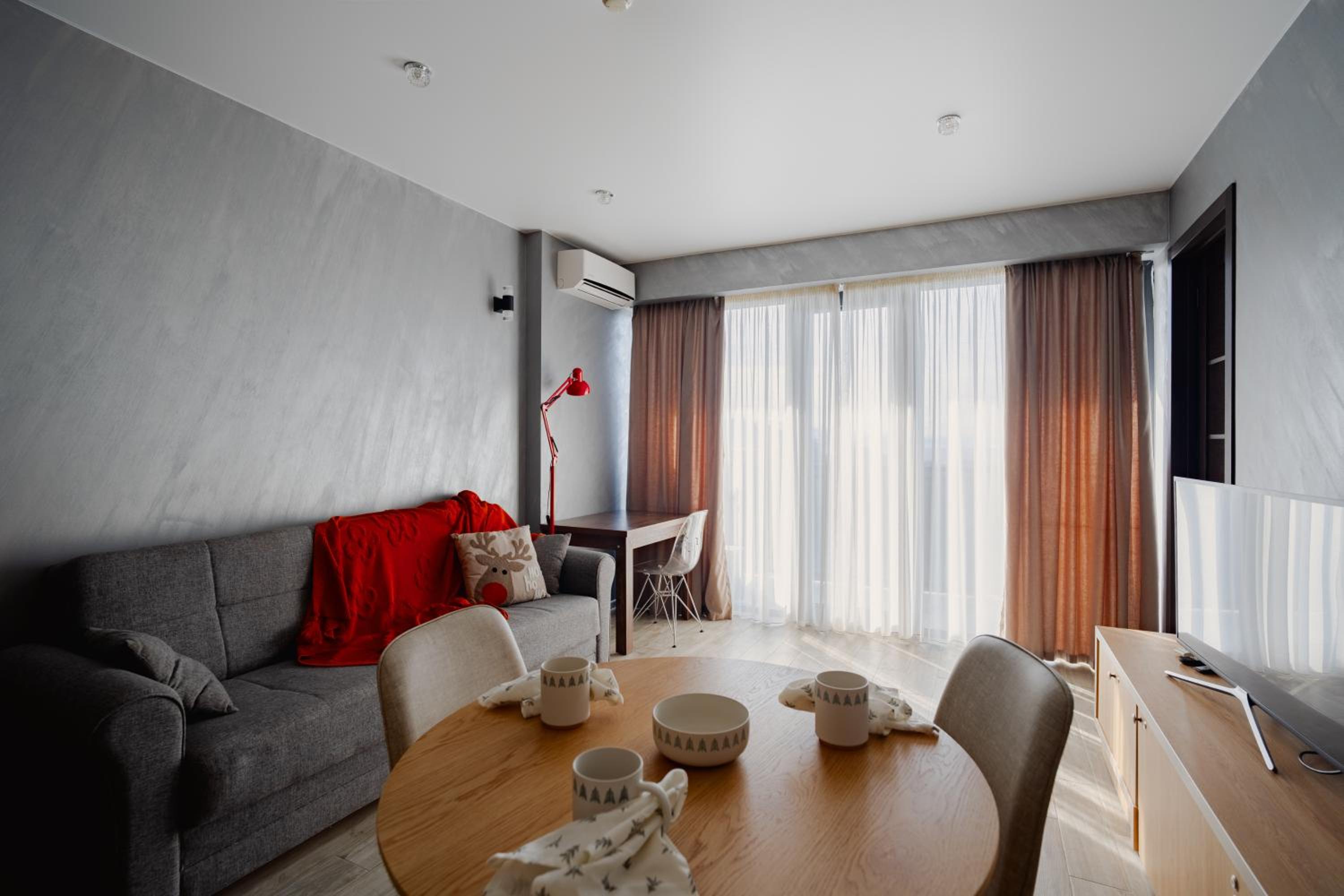 One-Bedroom Apartment with Sea View