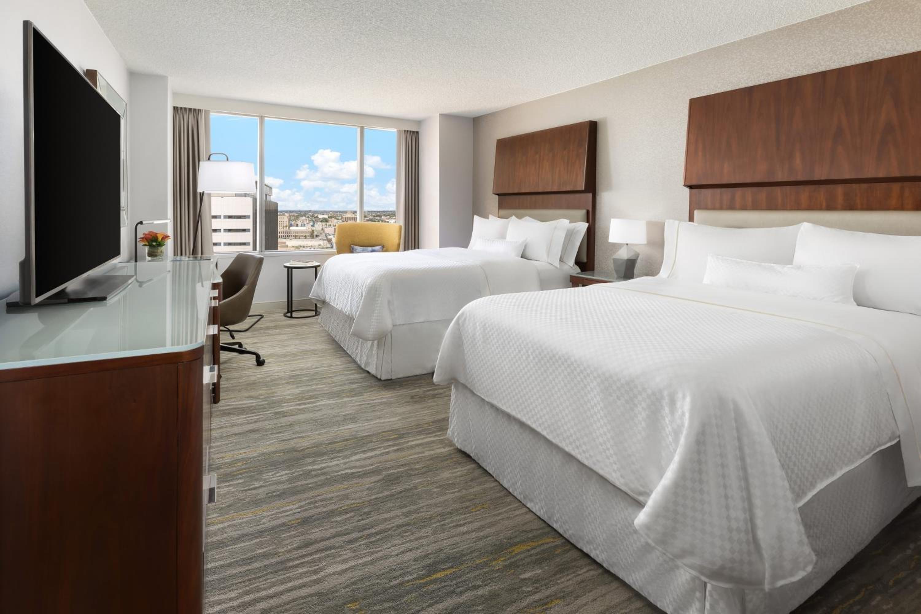 Double Room with Two Double Beds and Roll-In Shower - Mobility and Hearing Accessible - Photo 3