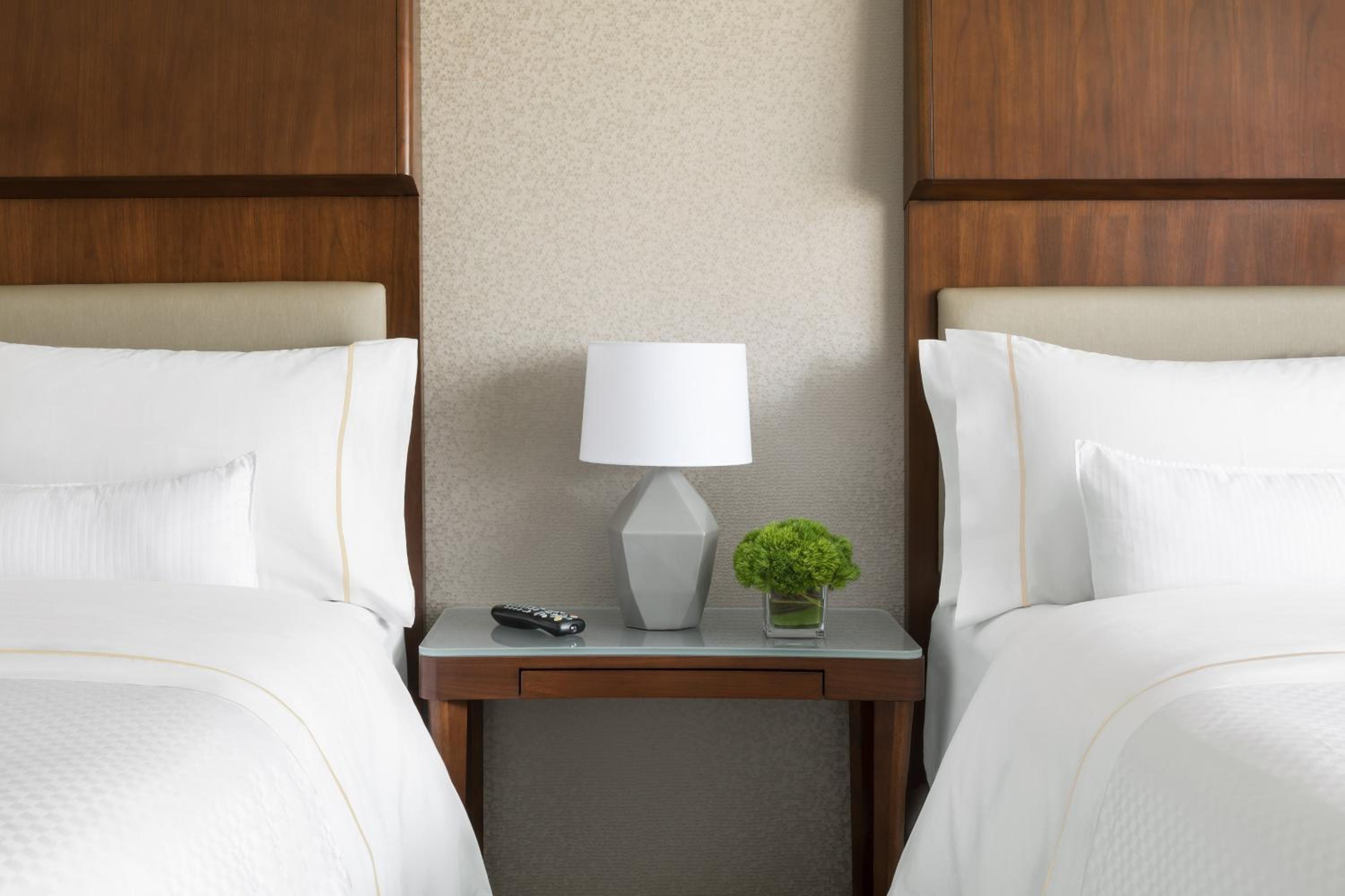 Double Room with Two Double Beds and Roll-In Shower - Mobility and Hearing Accessible - Photo 8