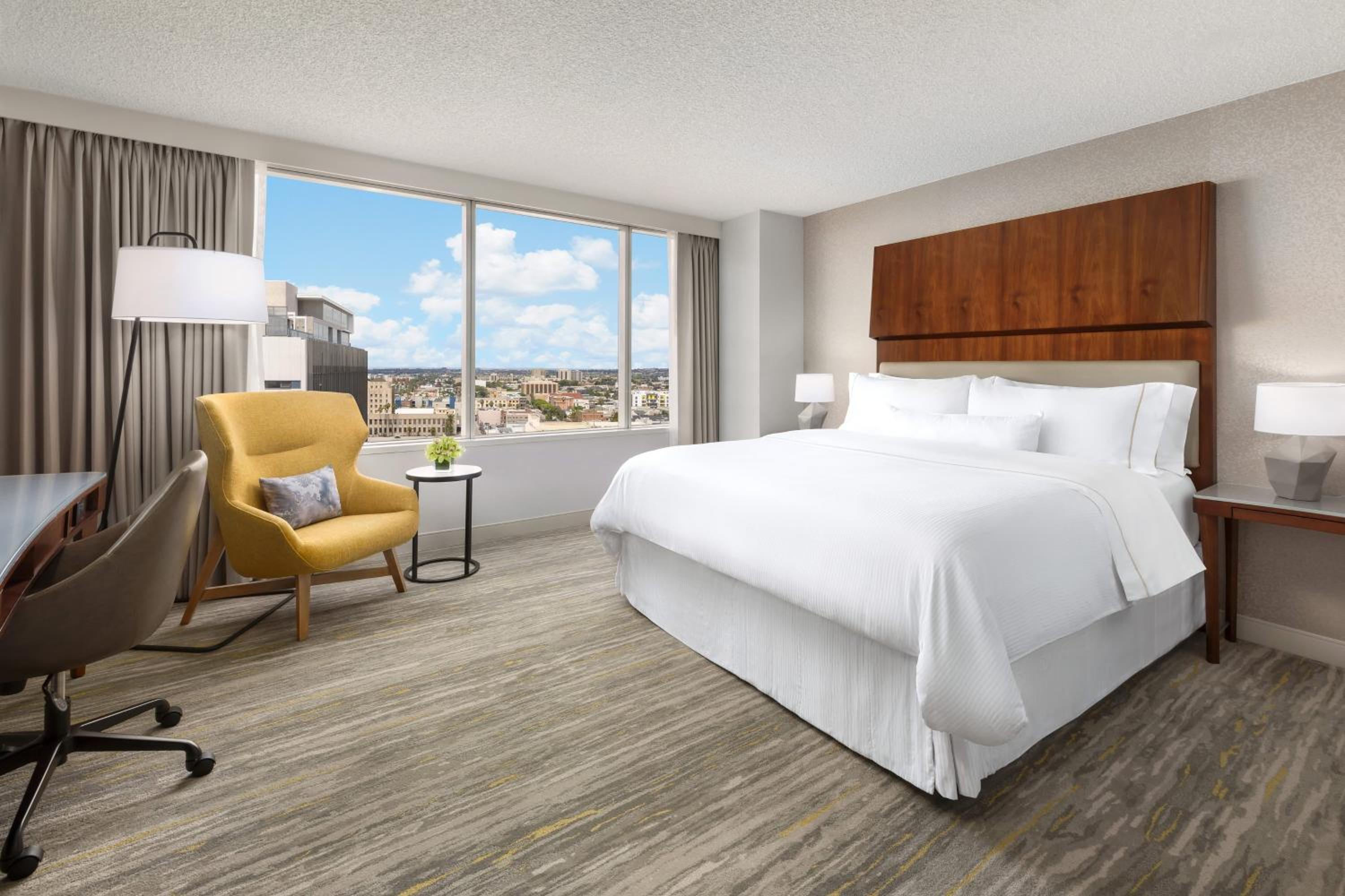 King Room with Adapted Tub - Mobility and Hearing Accessible - Photo 1