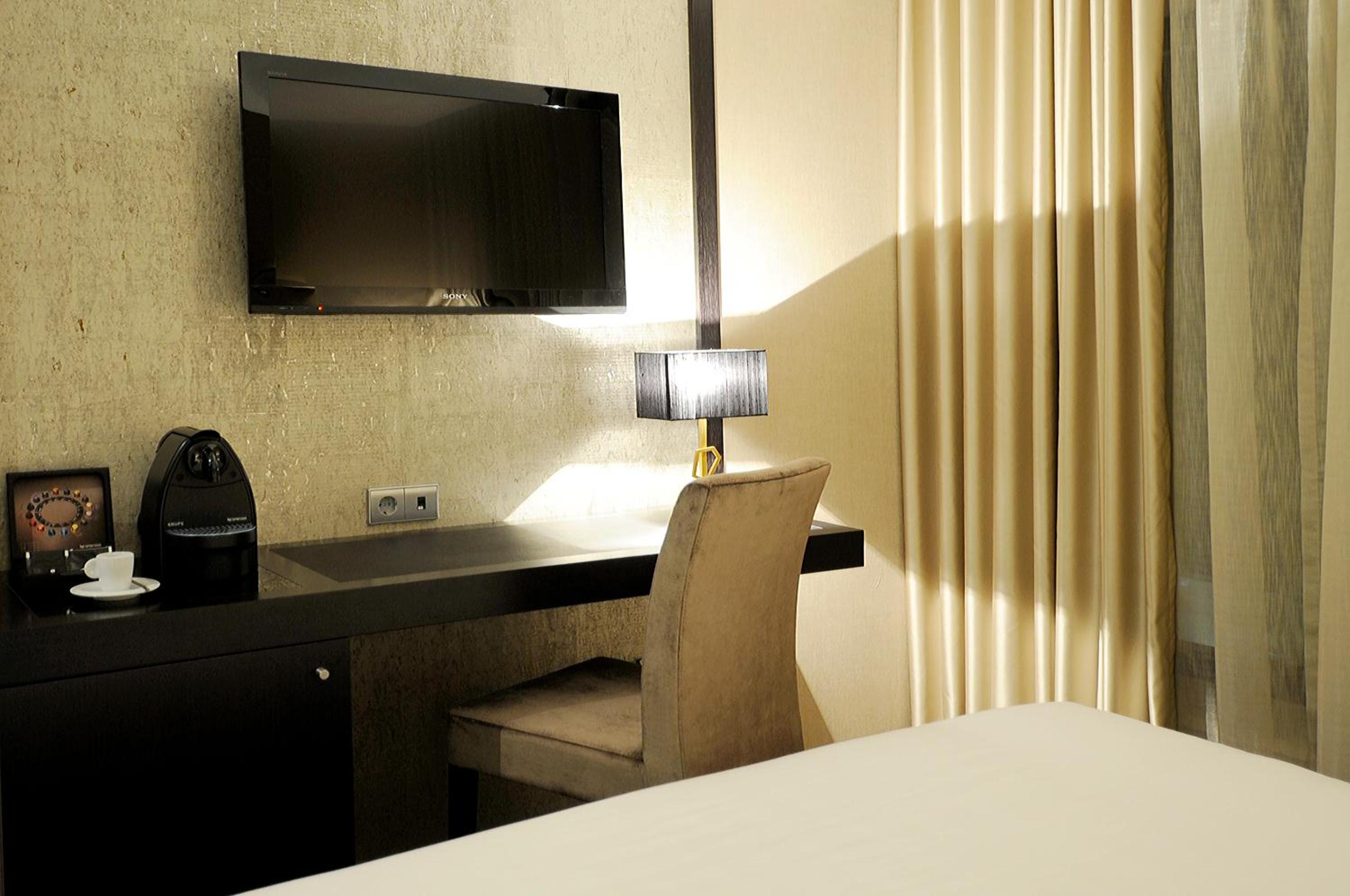 Twin Room - Photo 3
