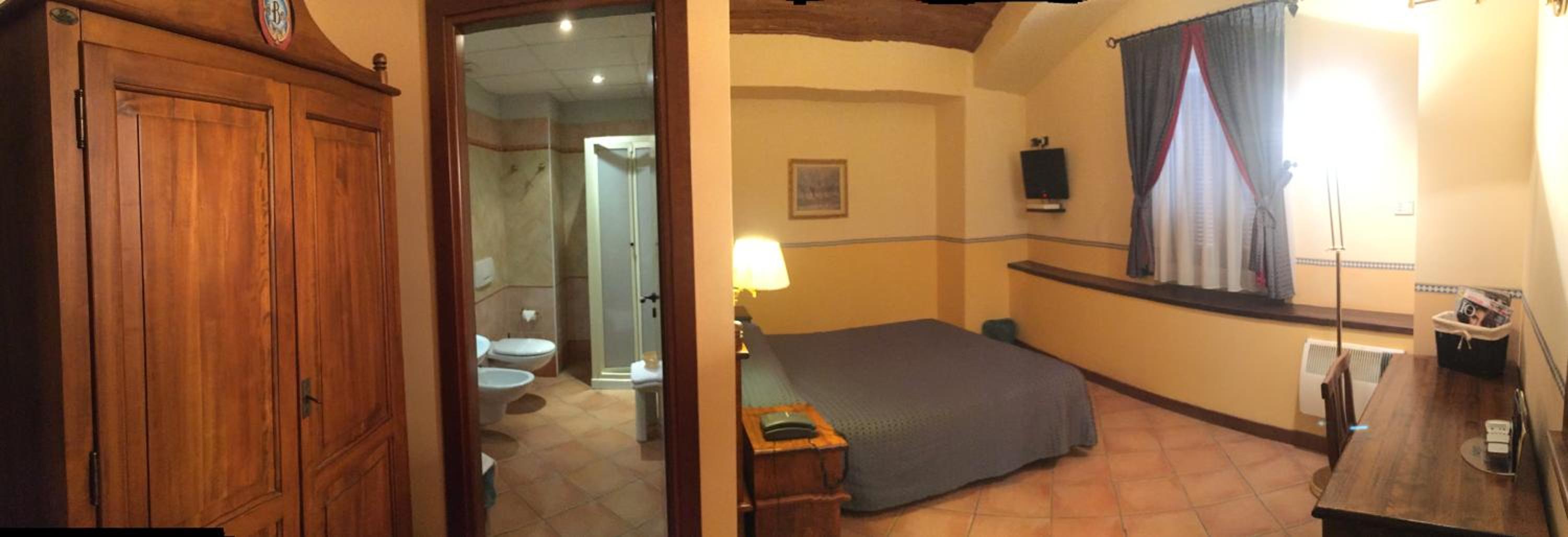 Double or Twin Room - Photo 8