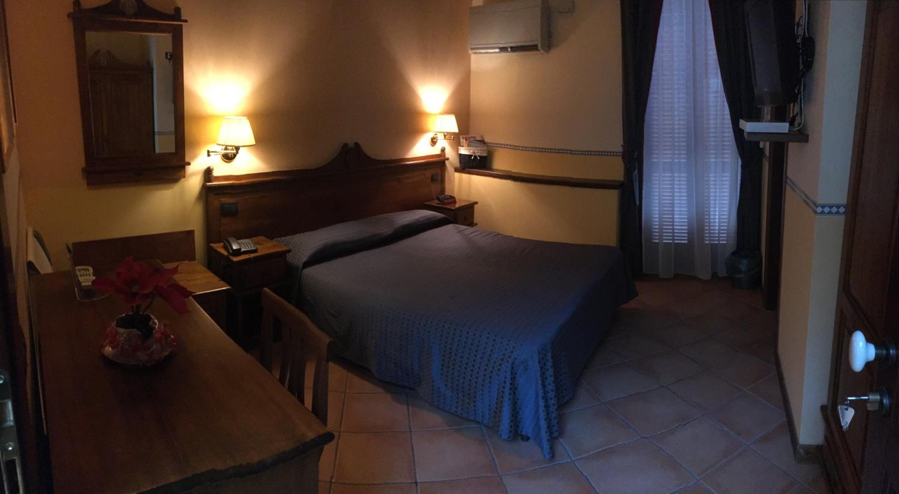 Double or Twin Room - Photo 5