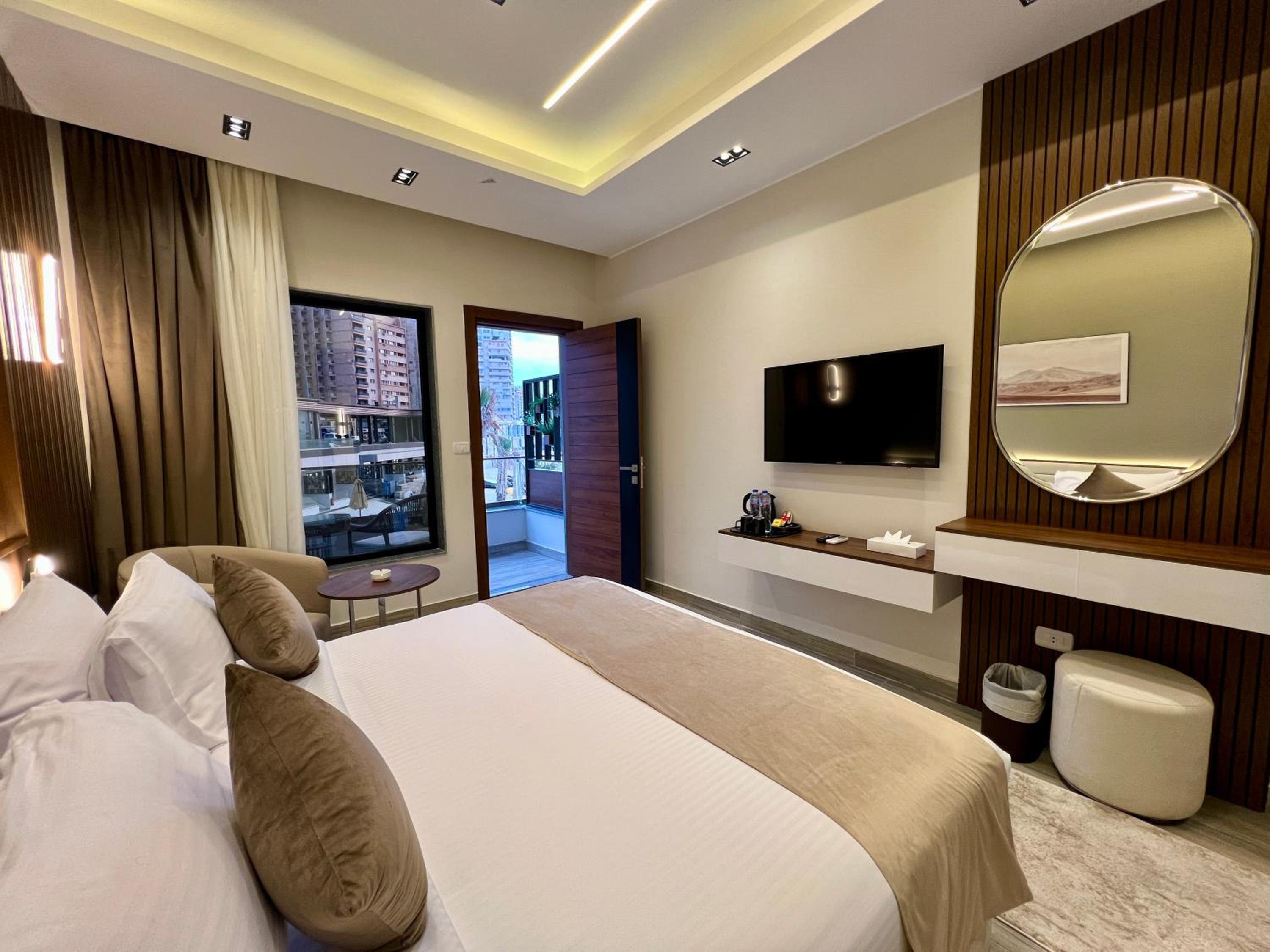 Deluxe Double or Twin Room with Sea View thumbnail 5