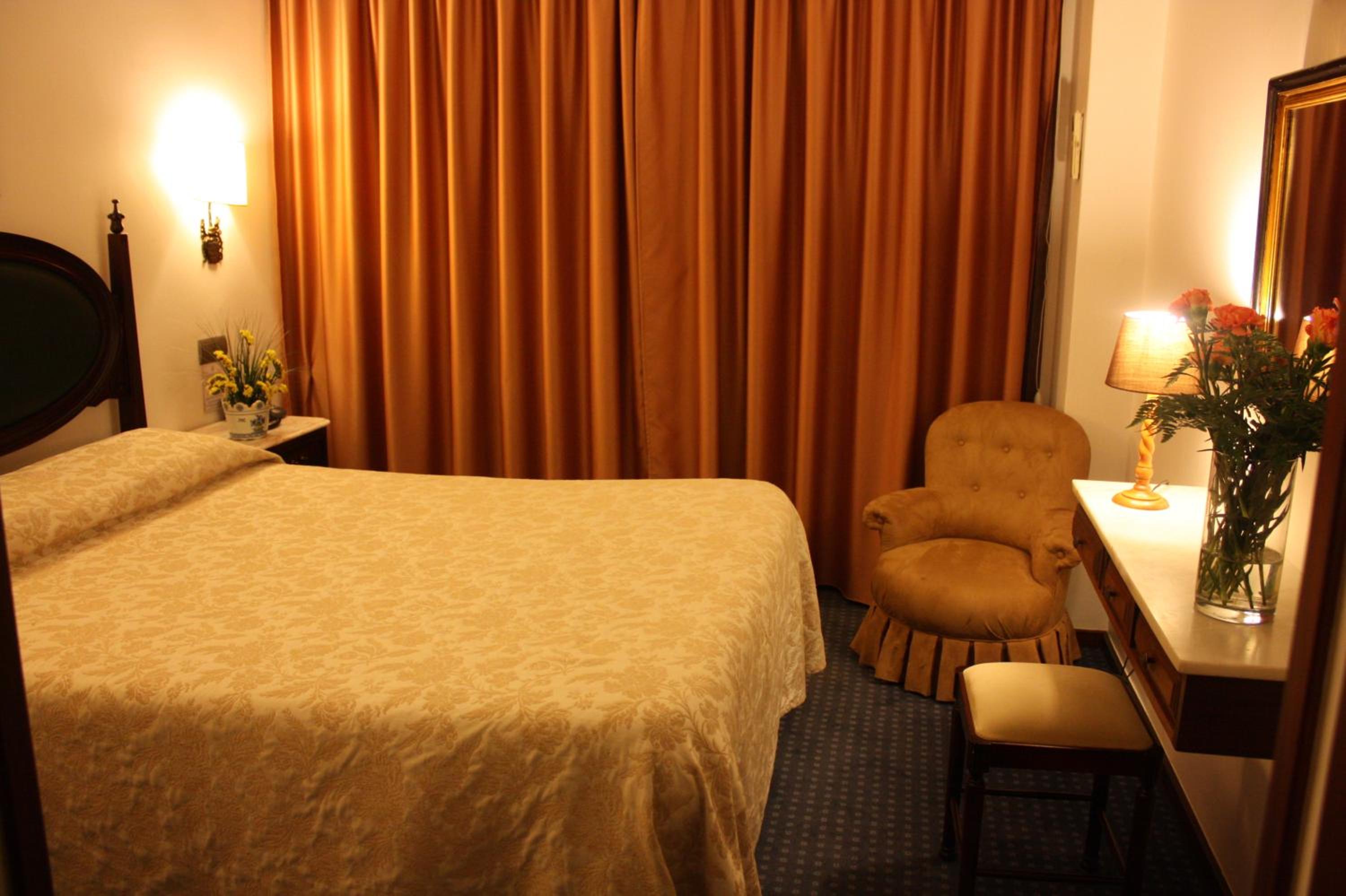 Standard Double or Twin Room - Photo 3