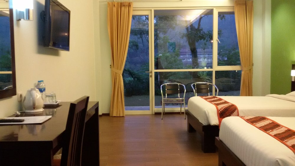 Junior Suite, 2 Twin Beds, Accessible