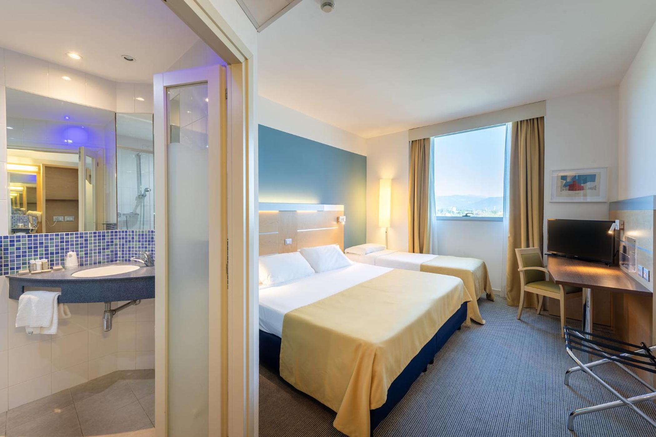 Standard Triple Room - Photo 1