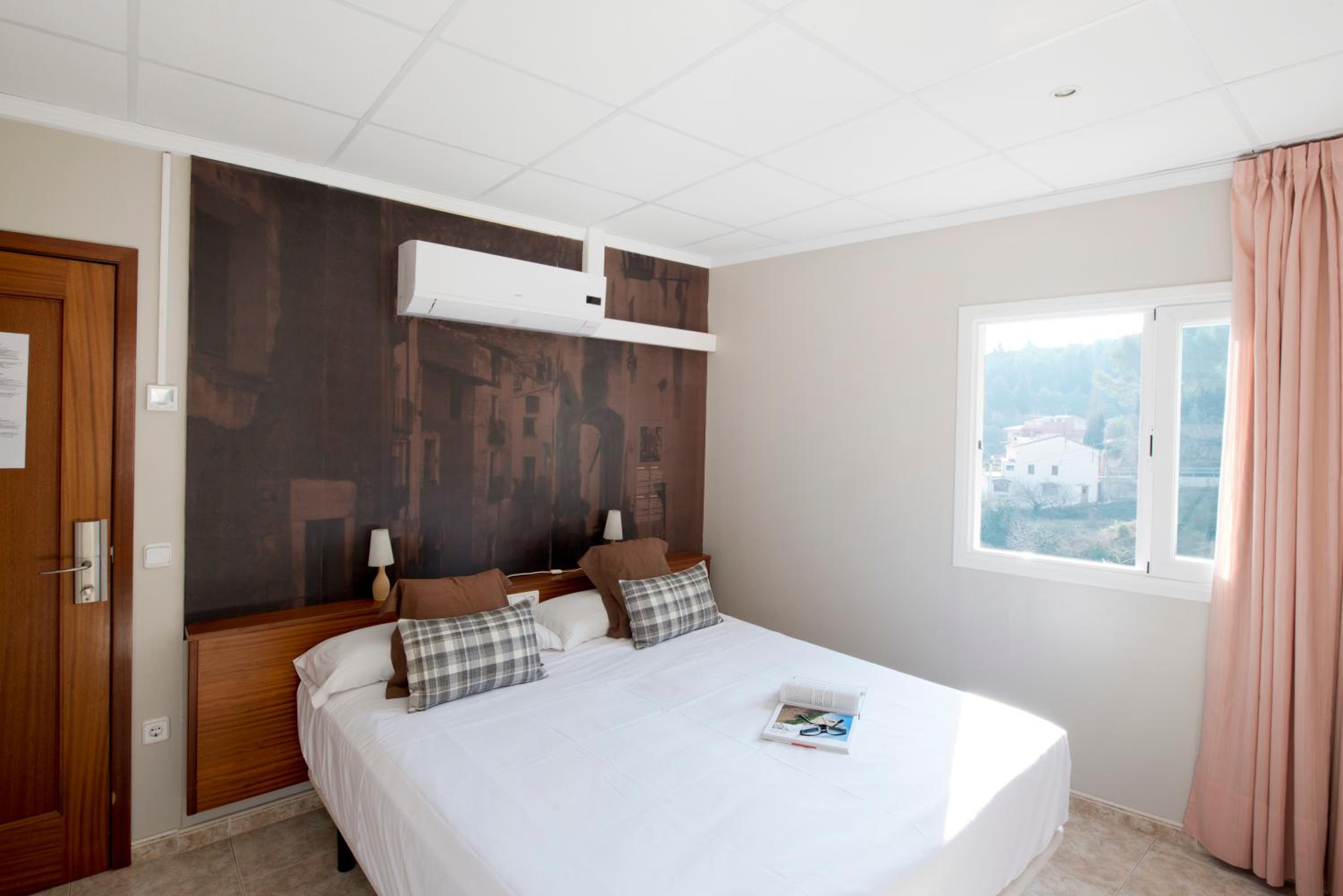 Queen Room - Photo 1