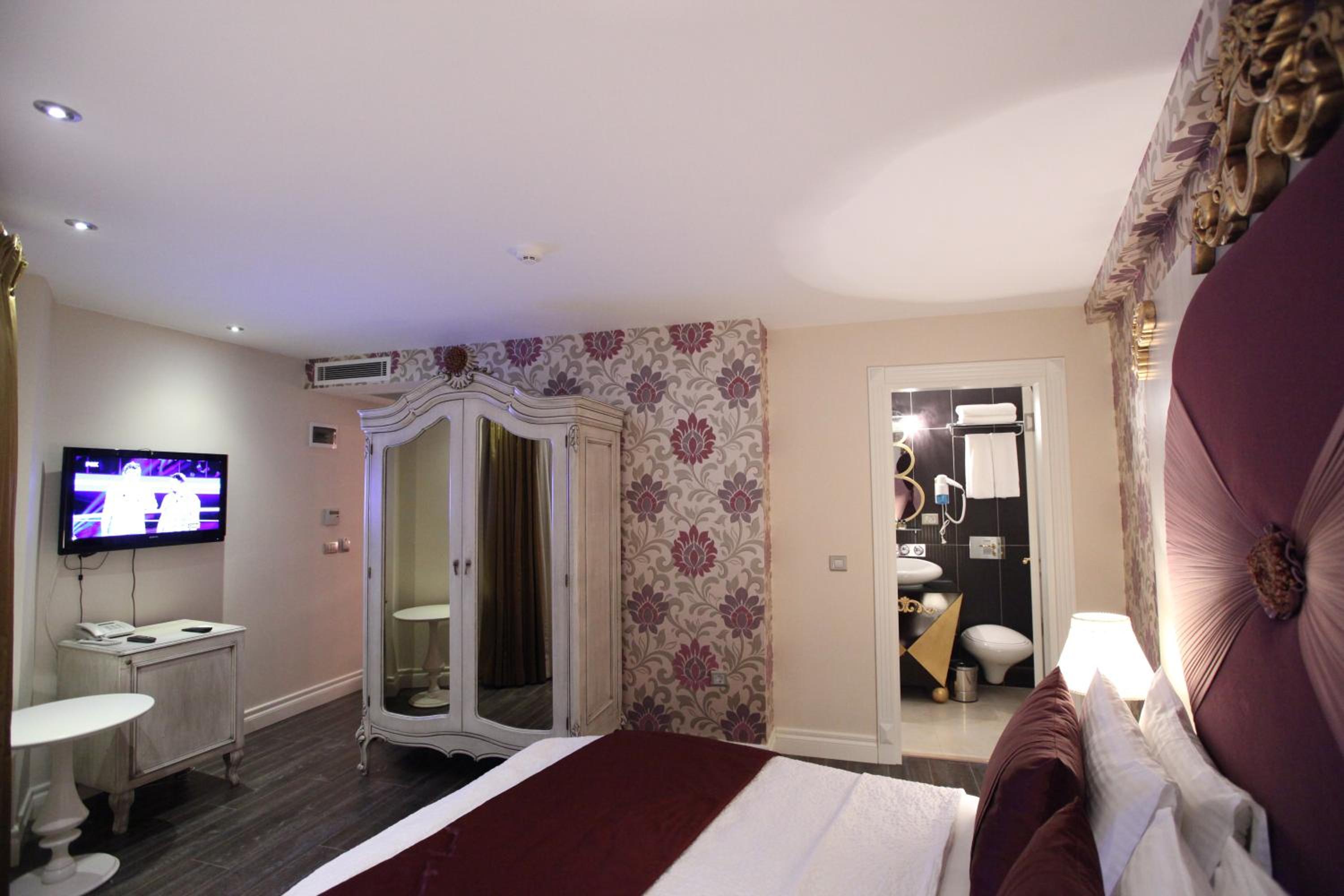 Double Room with Partial Sea View photo 2