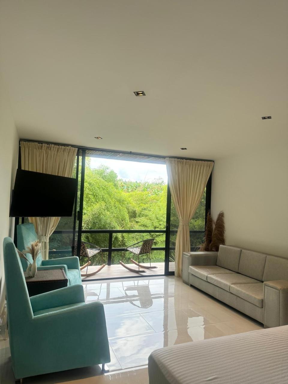King Suite with Balcony photo 3