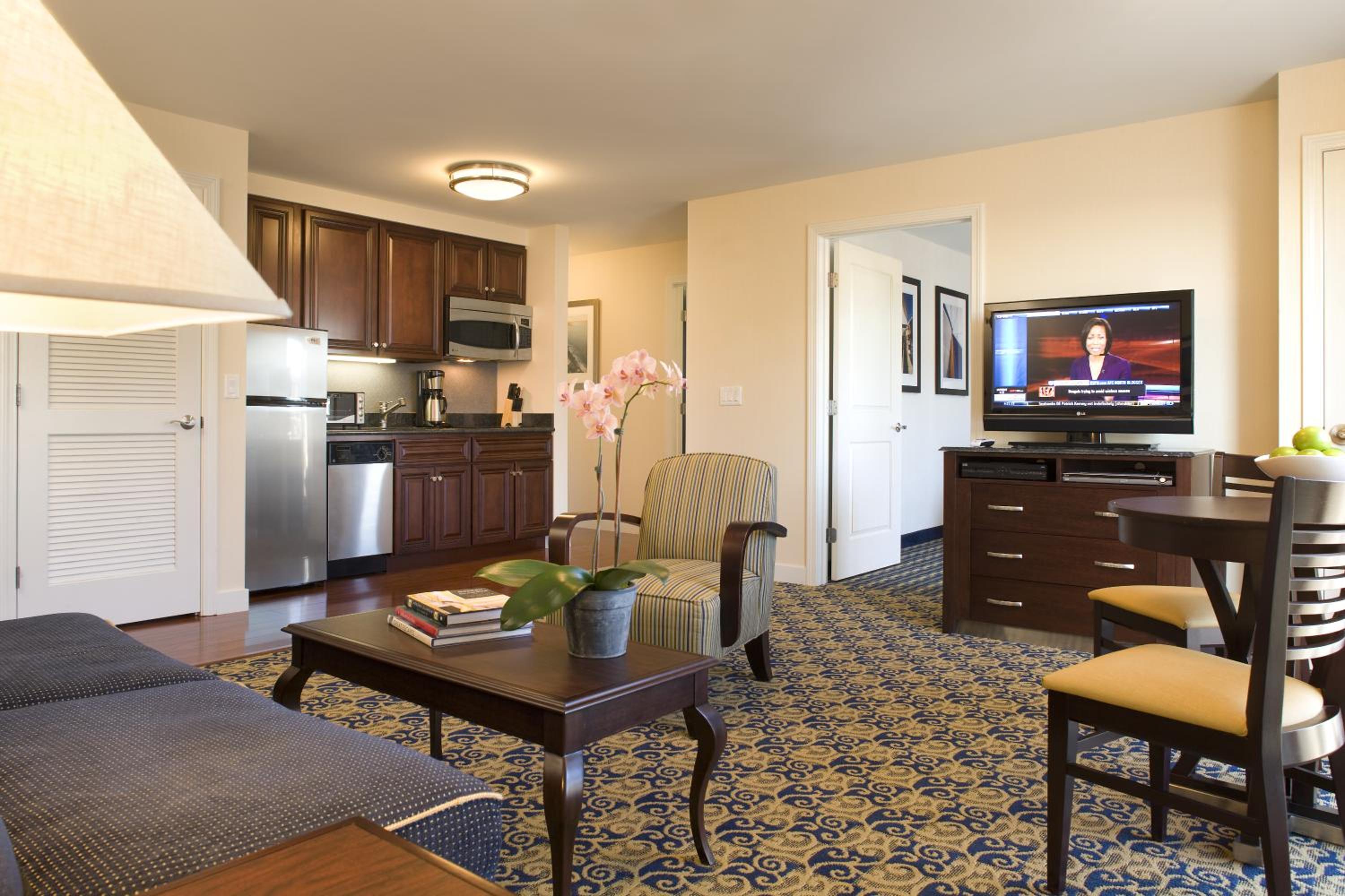 Two-Bedroom Suite - Photo 9