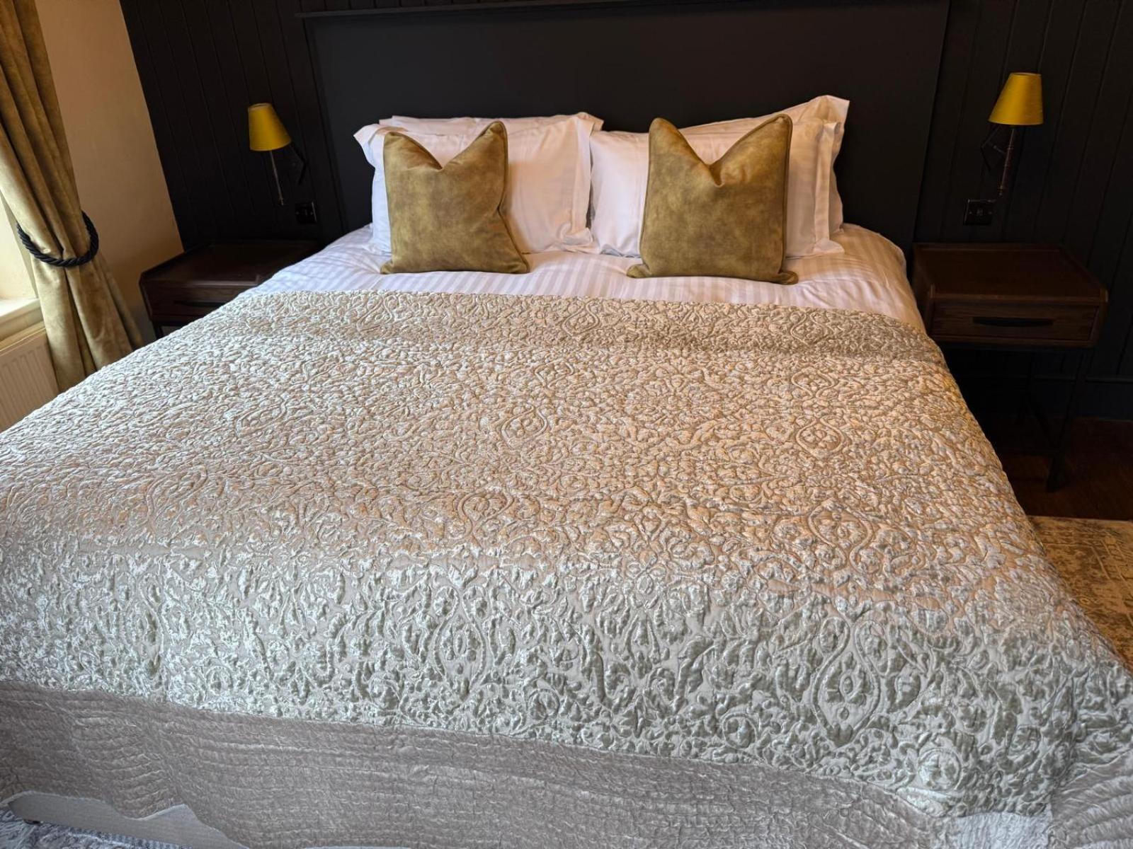 Superior Deluxe Double or Twin Room  photo 3