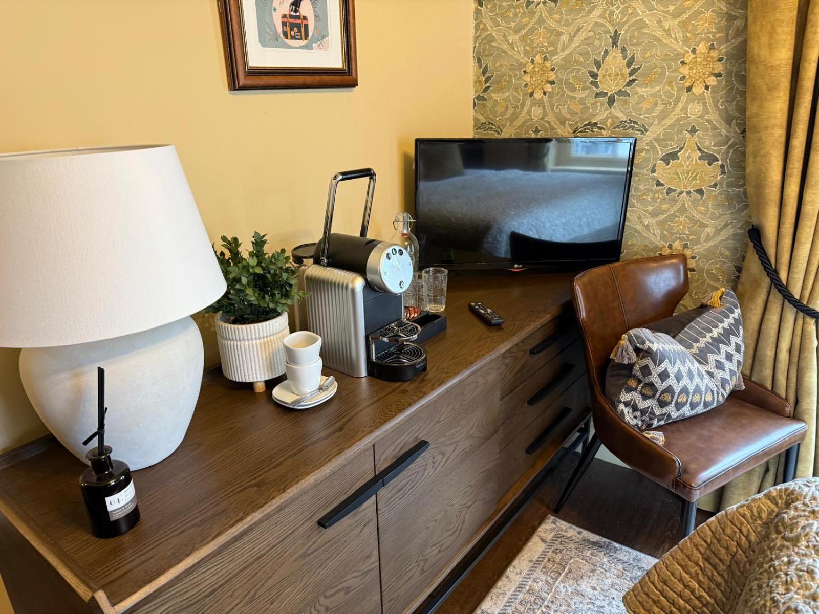 Superior Deluxe Double or Twin Room  photo 2