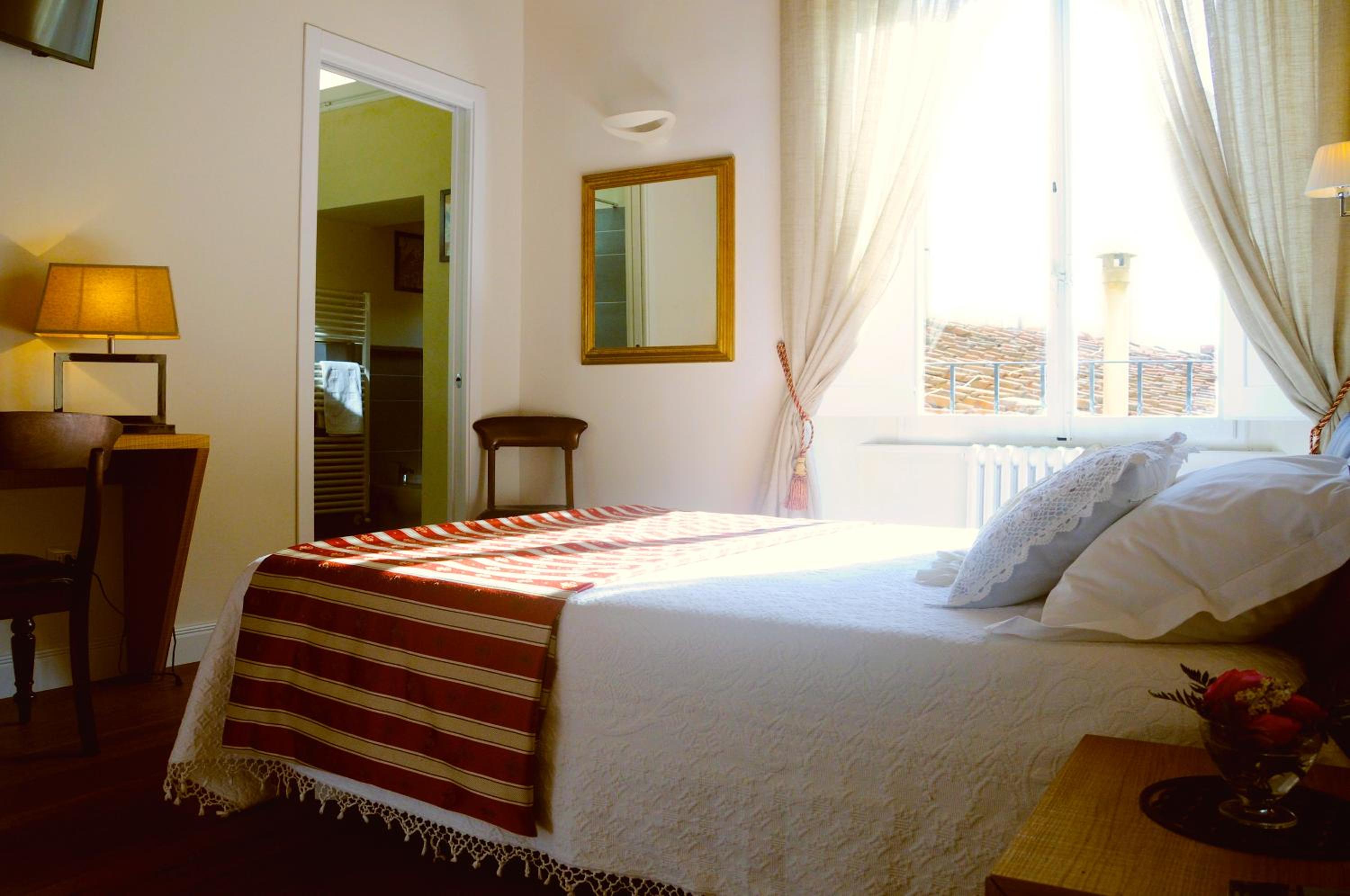 Deluxe Double Room photo 3