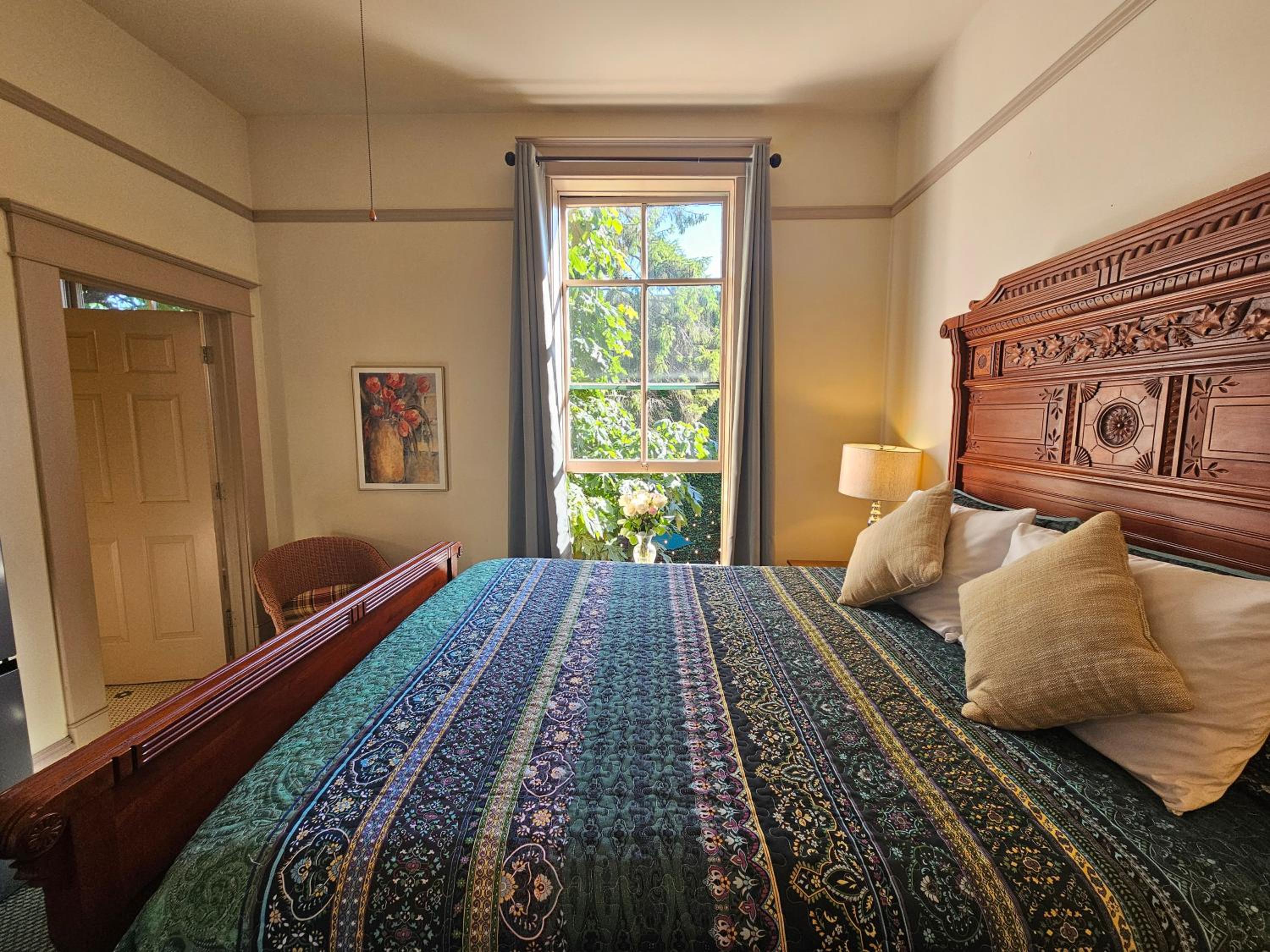 Queen Room with Garden View