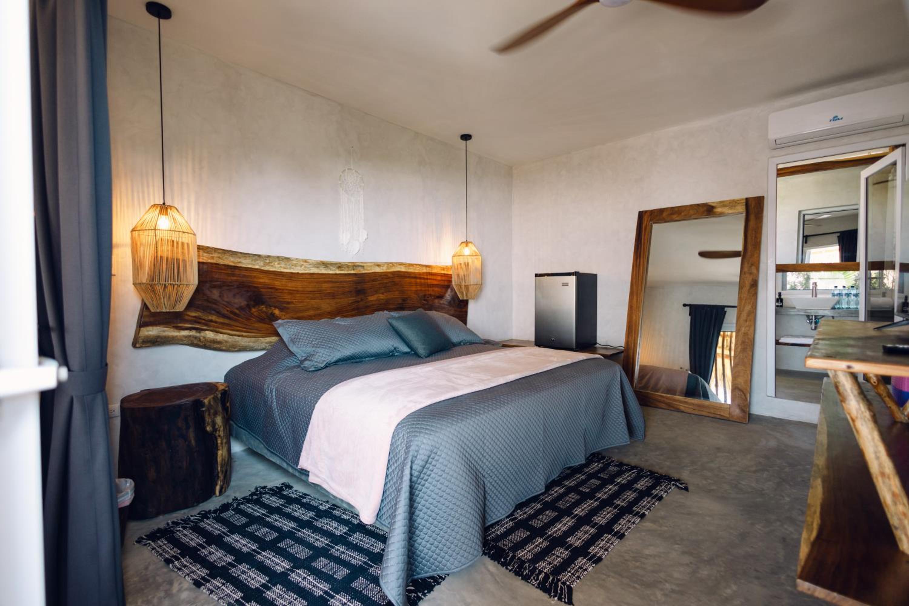 Deluxe King Room photo 1